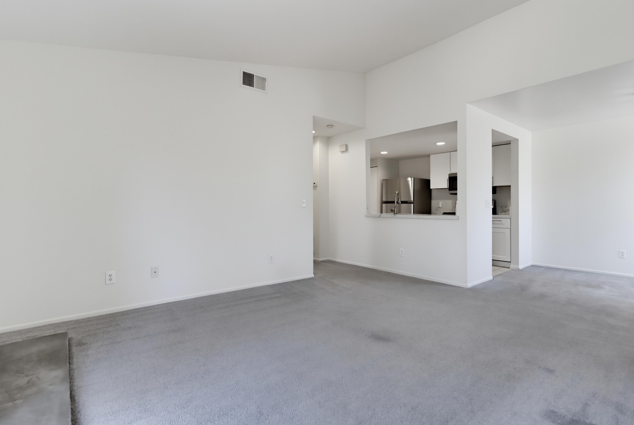 Virtual tour photo 9 of 36 for 2047 Lakeridge Cir Unit 201