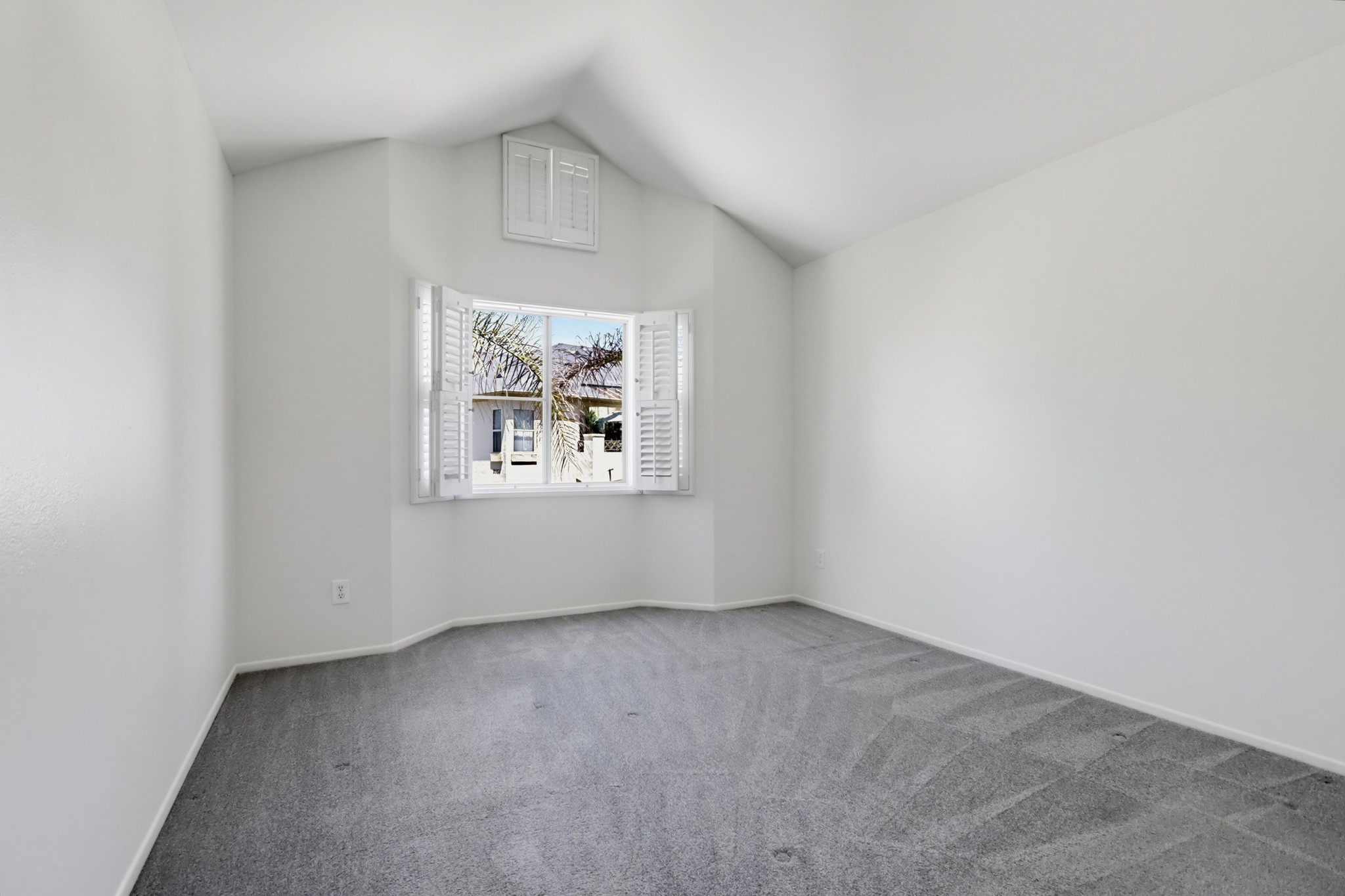 Virtual tour photo 16 of 36 for 2047 Lakeridge Cir Unit 201