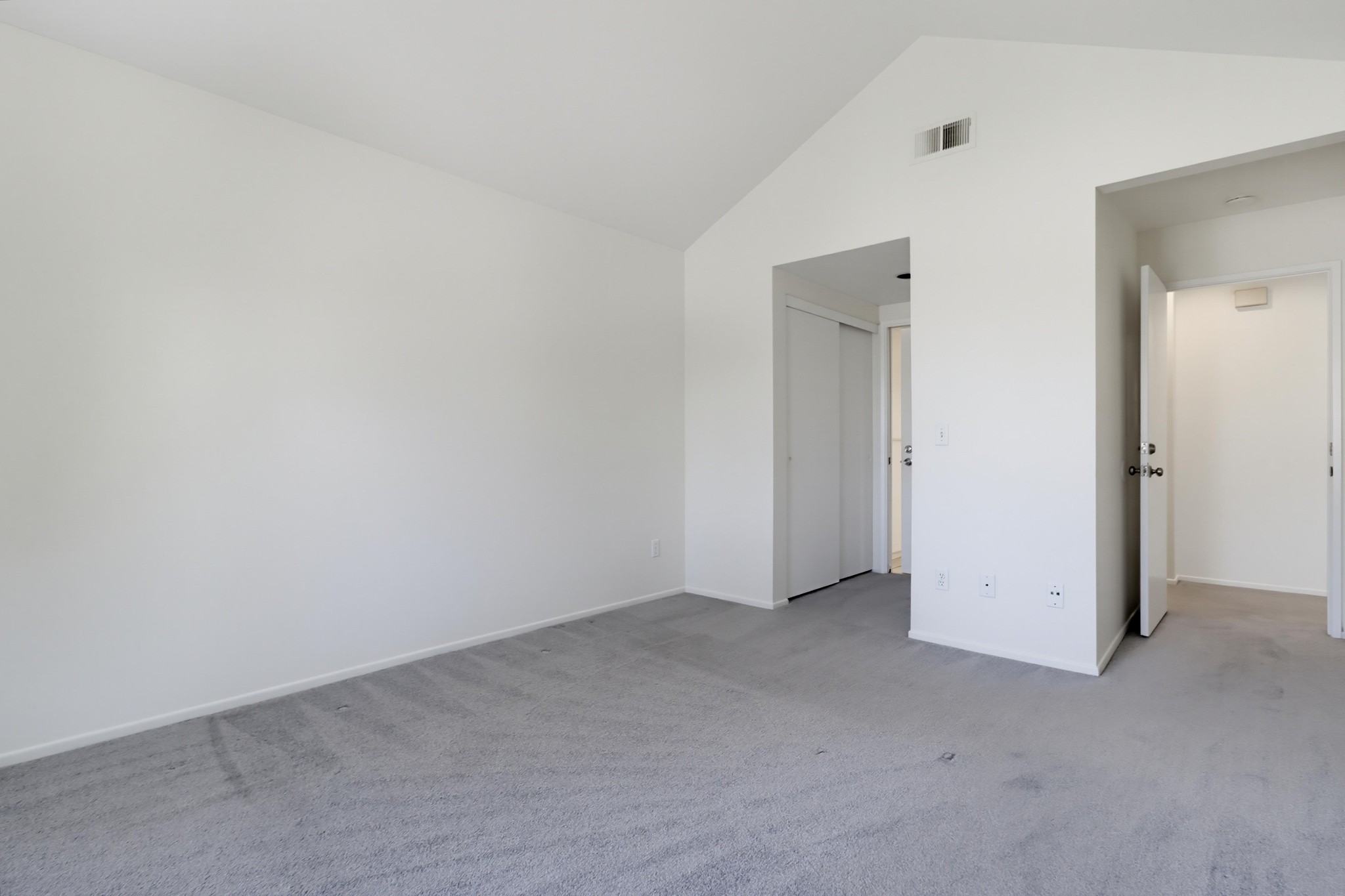 Virtual tour photo 17 of 36 for 2047 Lakeridge Cir Unit 201