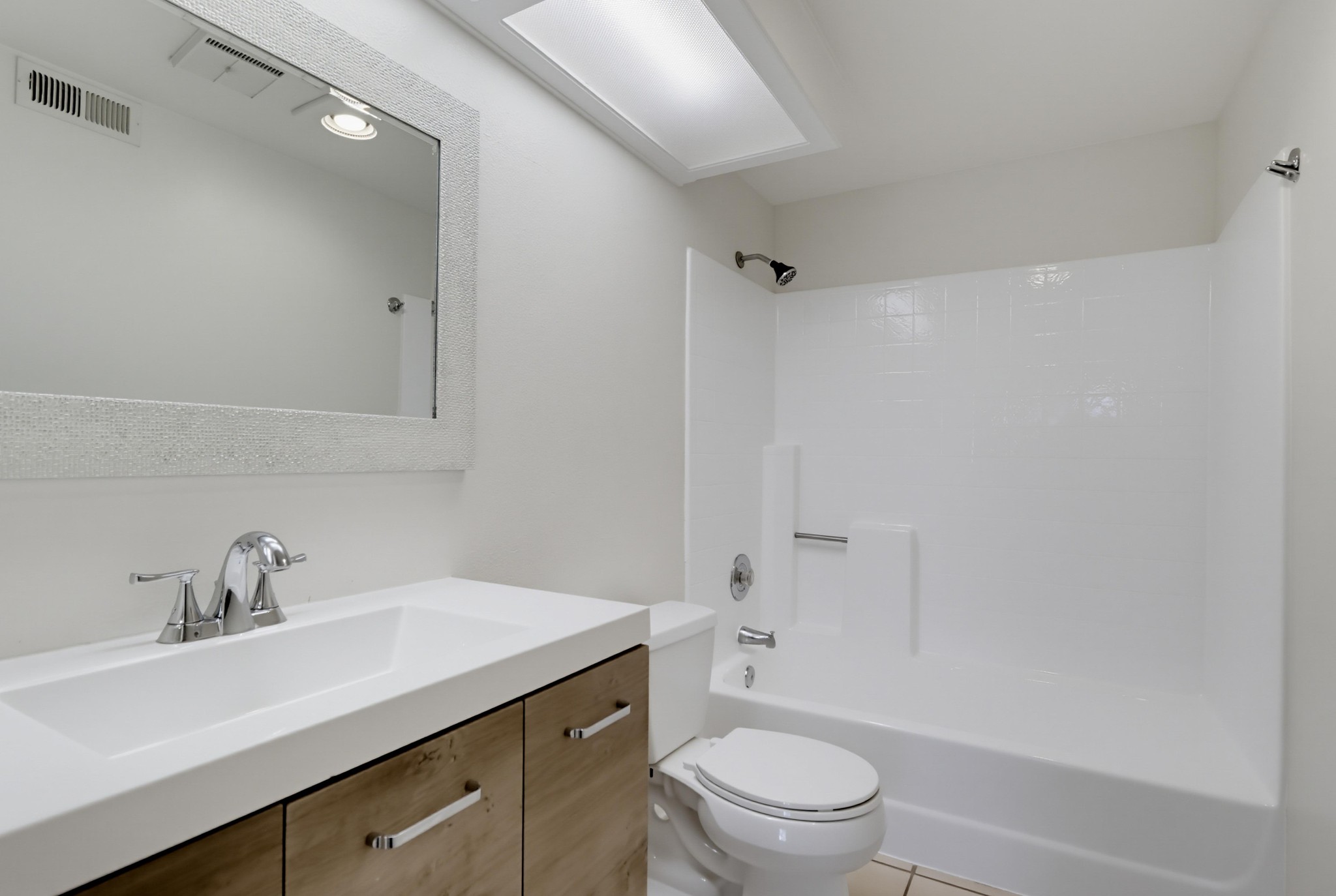 Virtual tour photo 18 of 36 for 2047 Lakeridge Cir Unit 201