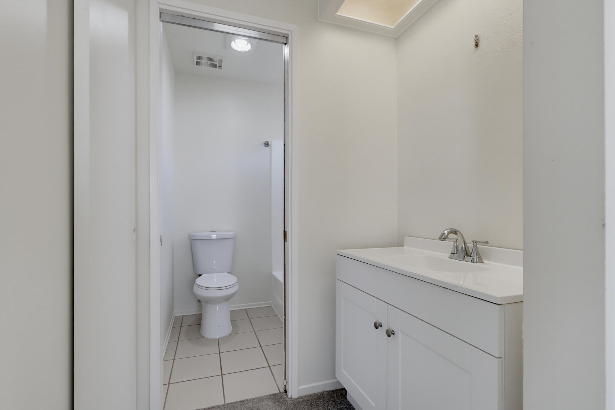 Virtual tour photo 24 of 36 for 2047 Lakeridge Cir Unit 201