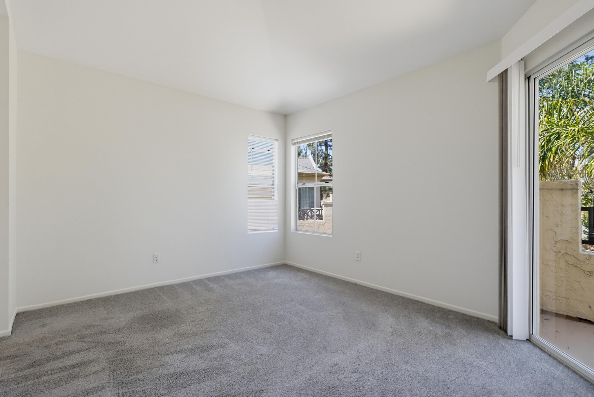 Virtual tour photo 25 of 36 for 2047 Lakeridge Cir Unit 201