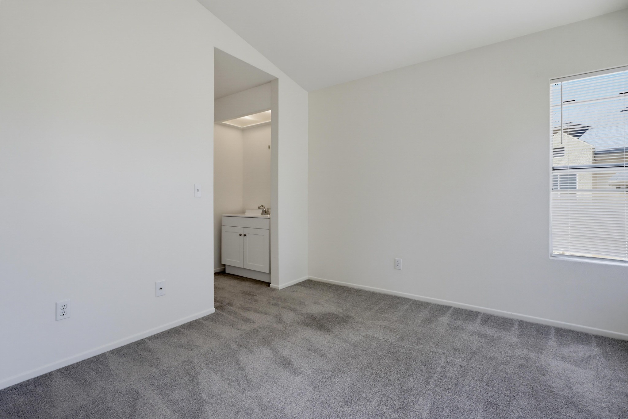Virtual tour photo 26 of 36 for 2047 Lakeridge Cir Unit 201