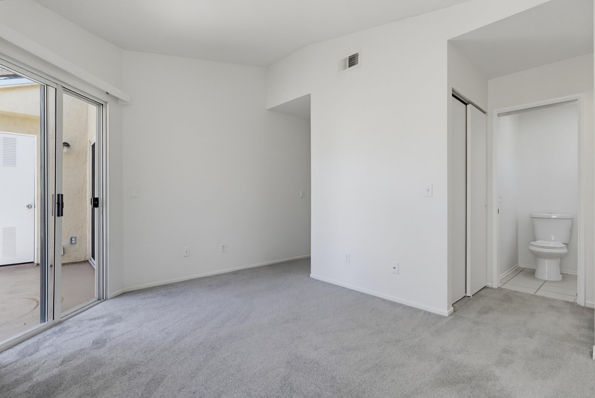 Virtual tour photo 27 of 36 for 2047 Lakeridge Cir Unit 201