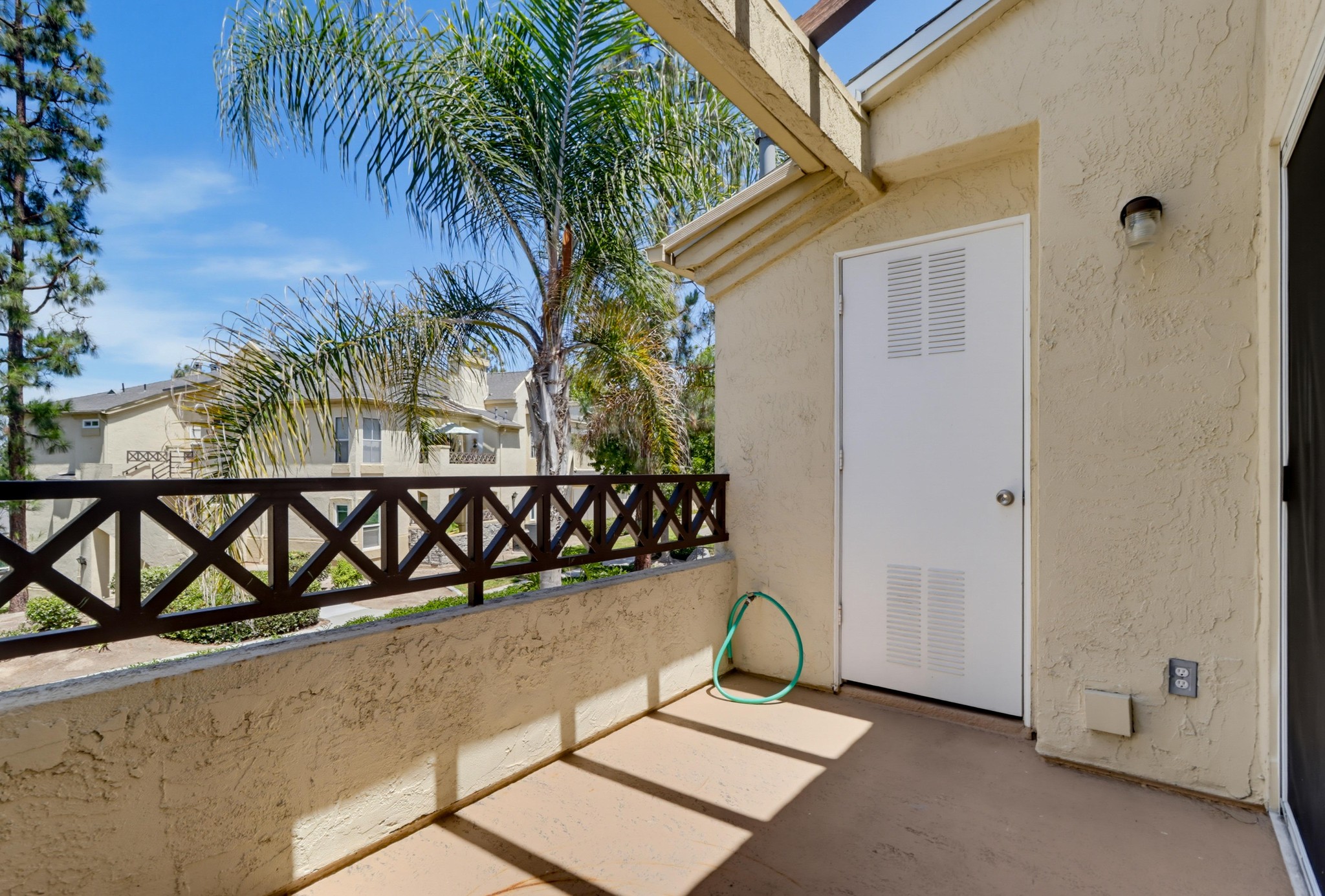 Virtual tour photo 30 of 36 for 2047 Lakeridge Cir Unit 201