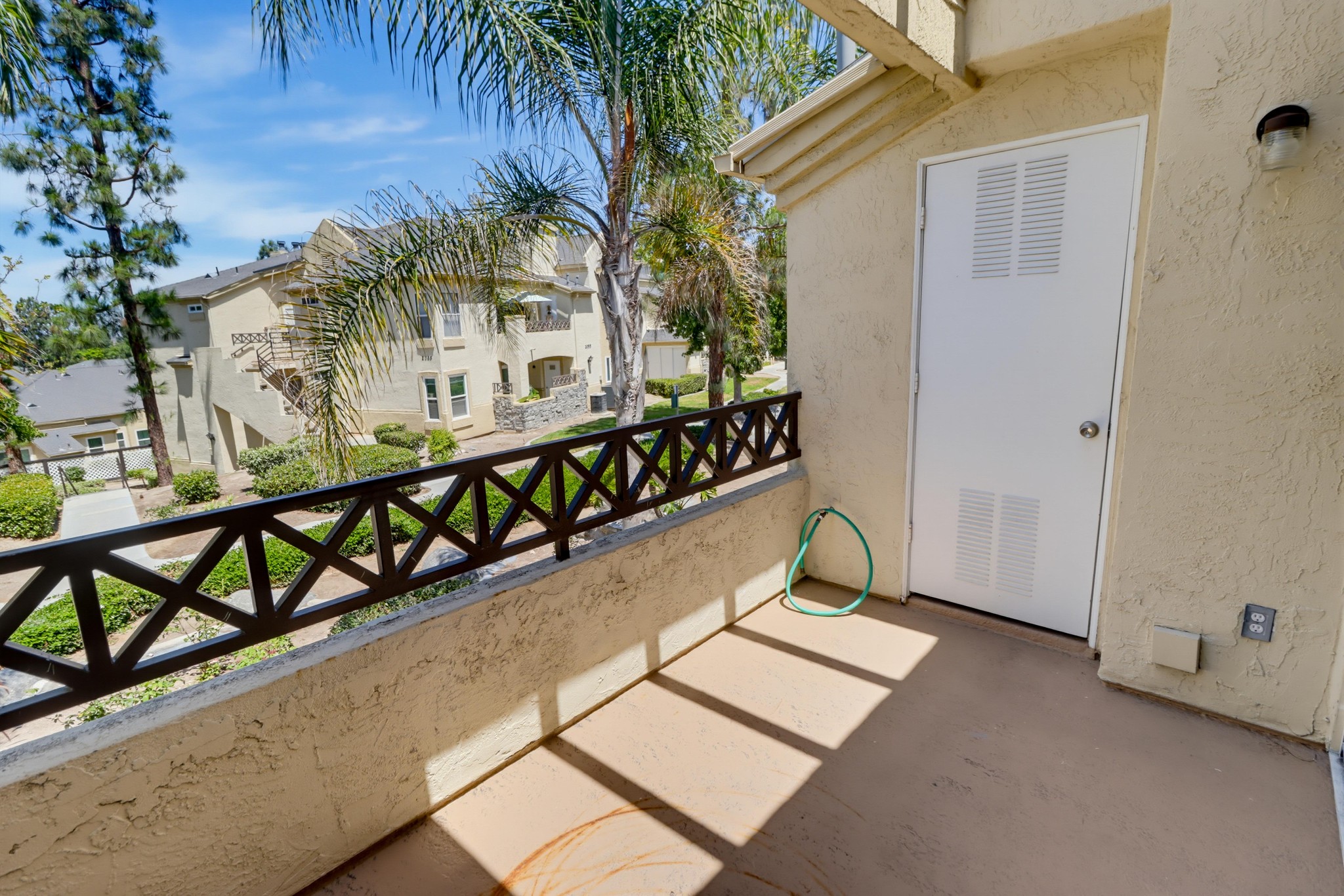 Virtual tour photo 31 of 36 for 2047 Lakeridge Cir Unit 201