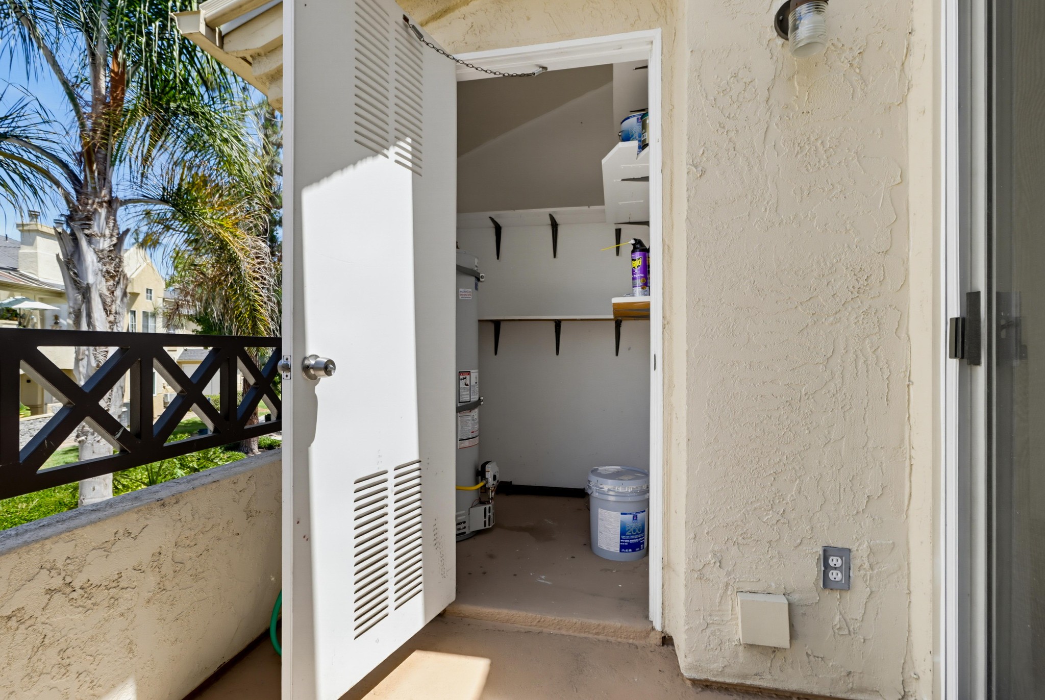 Virtual tour photo 32 of 36 for 2047 Lakeridge Cir Unit 201