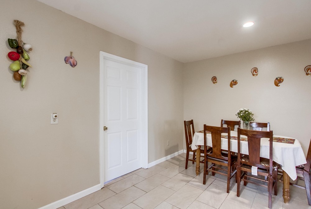 Virtual tour photo 18 of 53 for 205 Treewood St