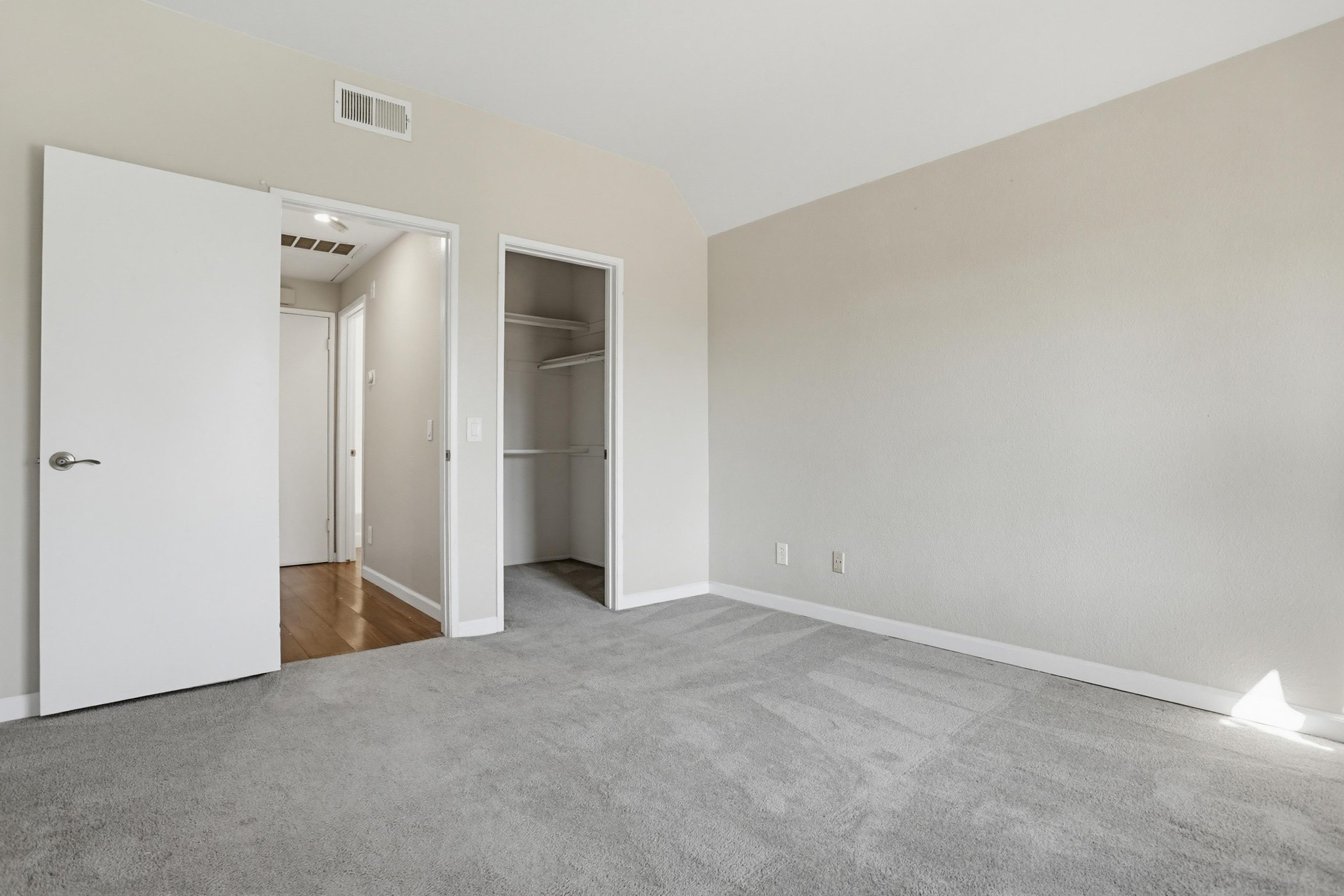 Virtual tour photo 25 of 33 for 2050 Camino De La Reina UNIT 316