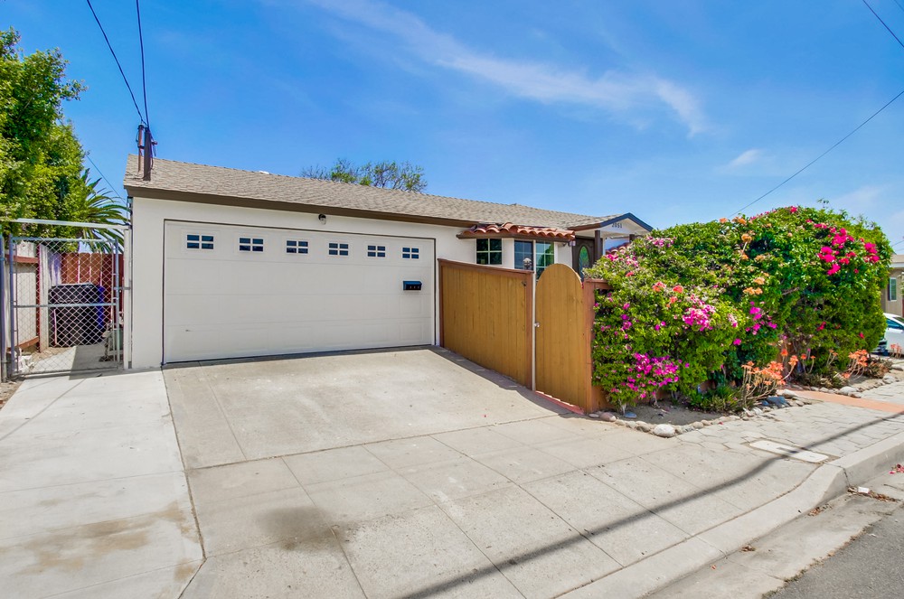 Virtual tour photo 4 of 54 for 2051 Ridge View Dr