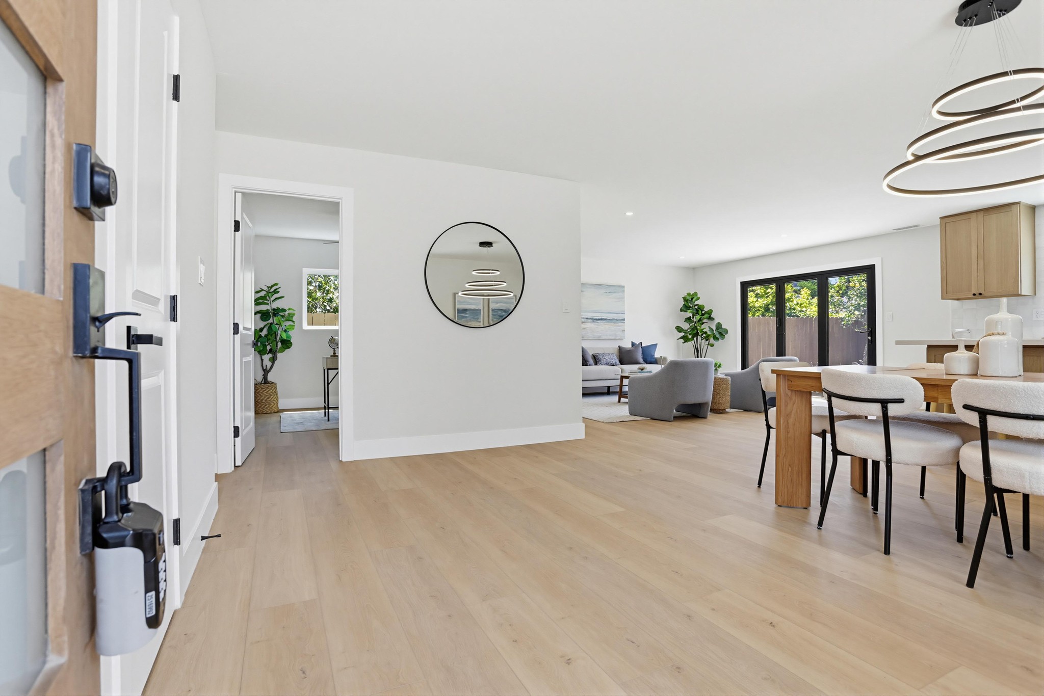 Virtual tour photo 5 of 38 for 2054 Judson St
