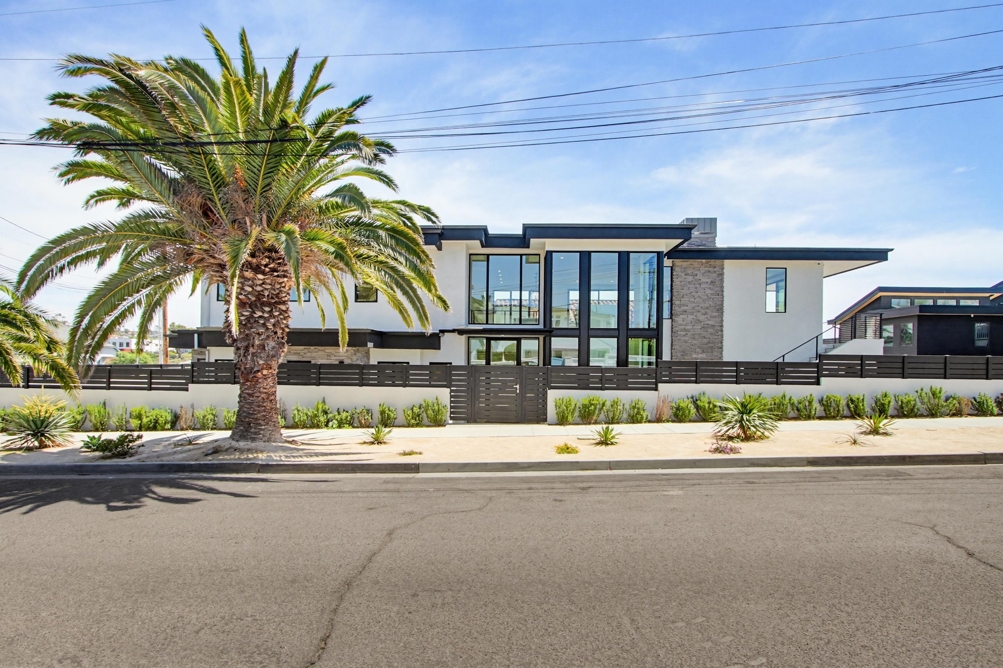 Virtual tour photo 1 of 93 for 206 4th St