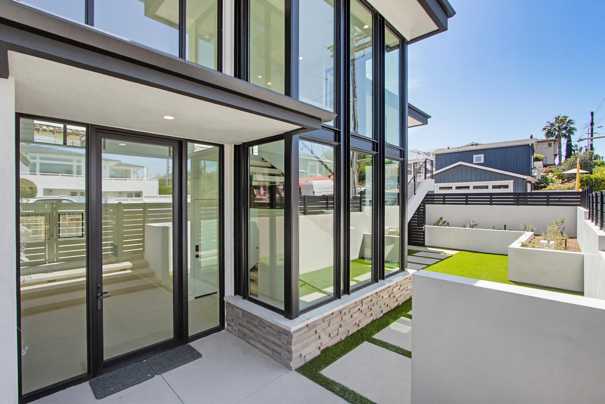 Virtual tour photo 8 of 93 for 206 4th St