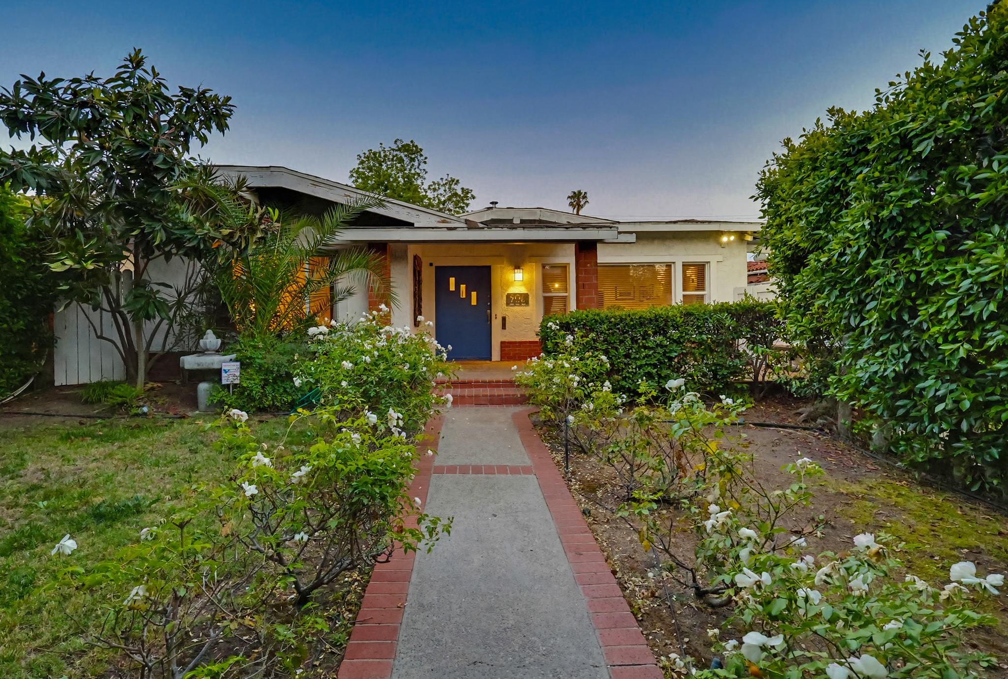 Virtual tour photo 5 of 119 for 206 N Wilton Pl
