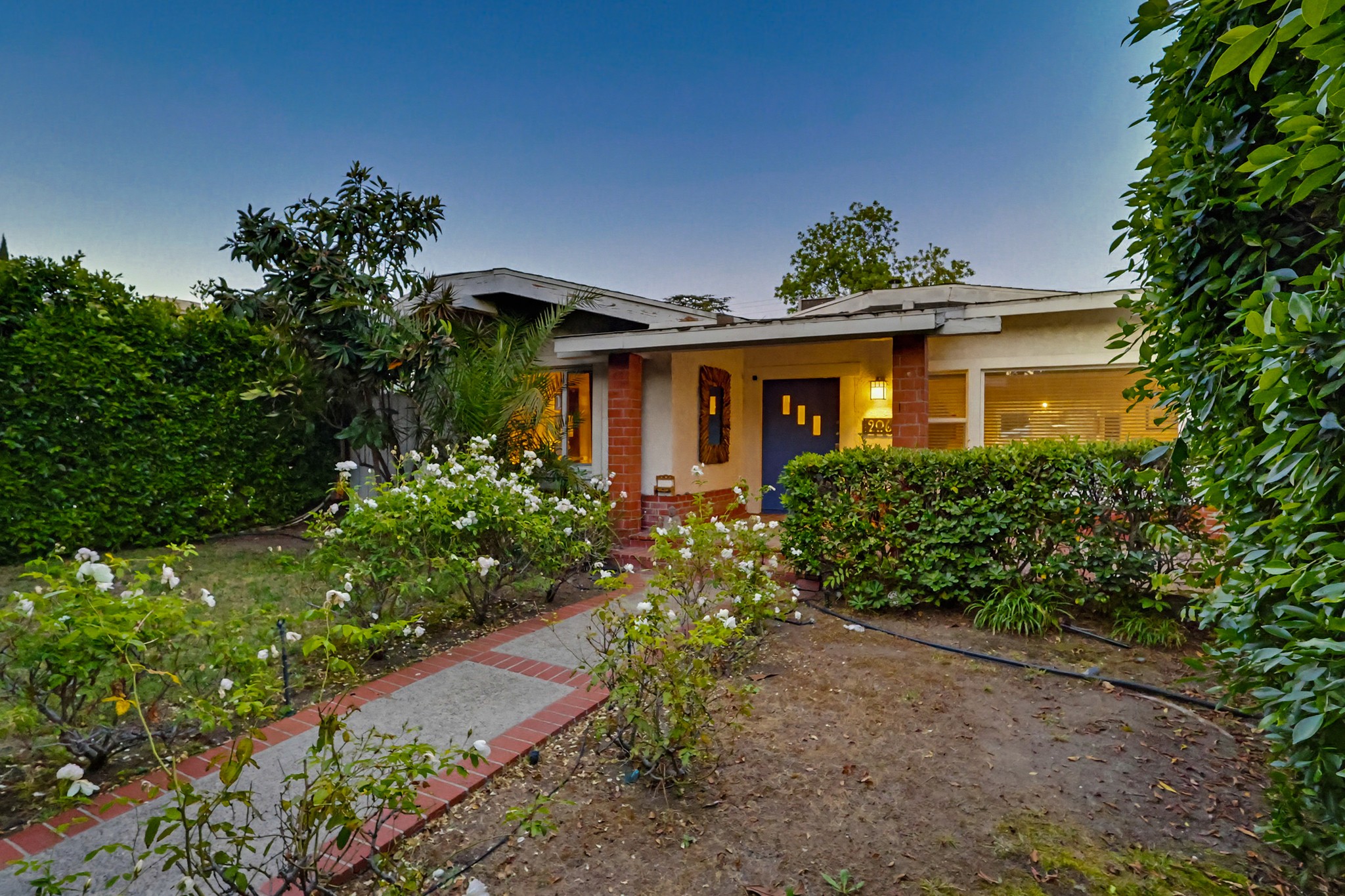 Virtual tour photo 6 of 119 for 206 N Wilton Pl