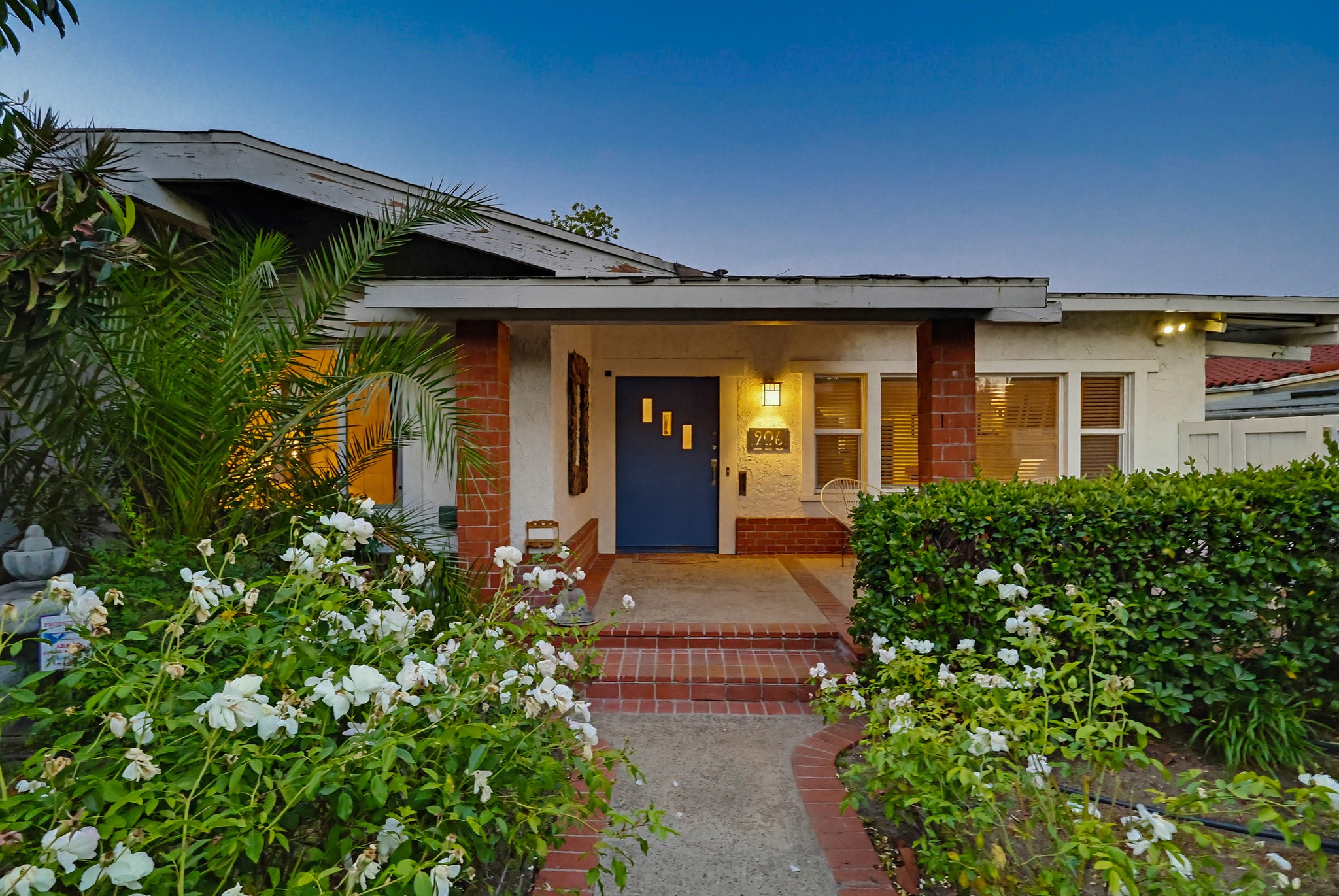 Virtual tour photo 8 of 119 for 206 N Wilton Pl