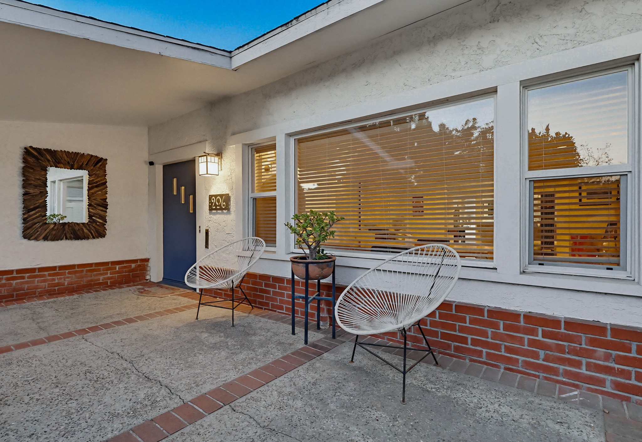 Virtual tour photo 10 of 119 for 206 N Wilton Pl
