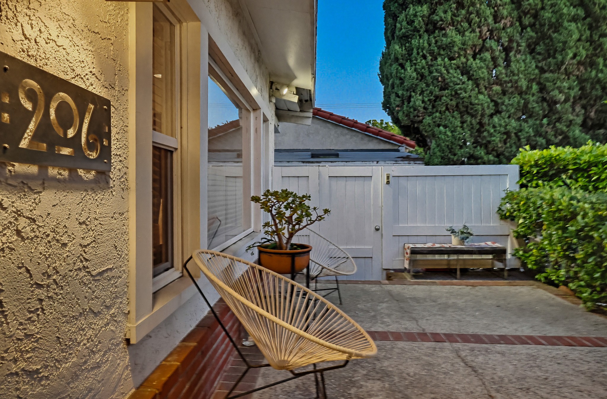 Virtual tour photo 12 of 119 for 206 N Wilton Pl