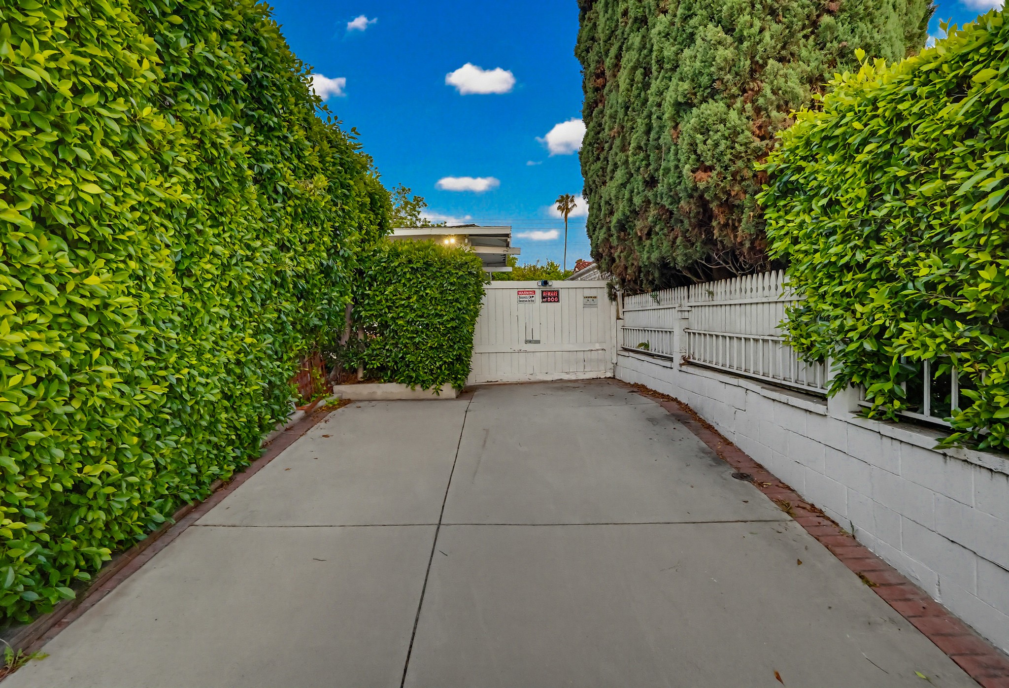 Virtual tour photo 13 of 119 for 206 N Wilton Pl