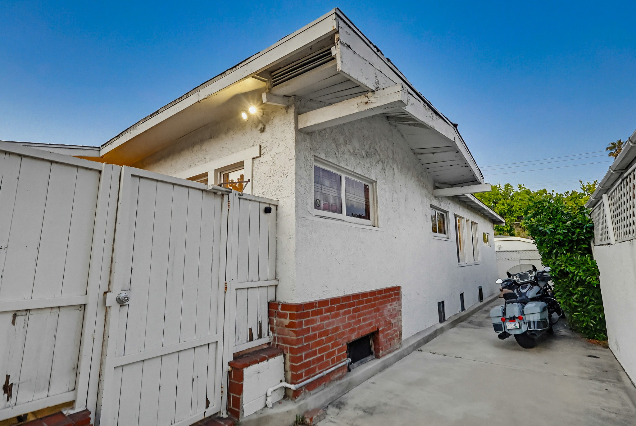 Virtual tour photo 15 of 119 for 206 N Wilton Pl