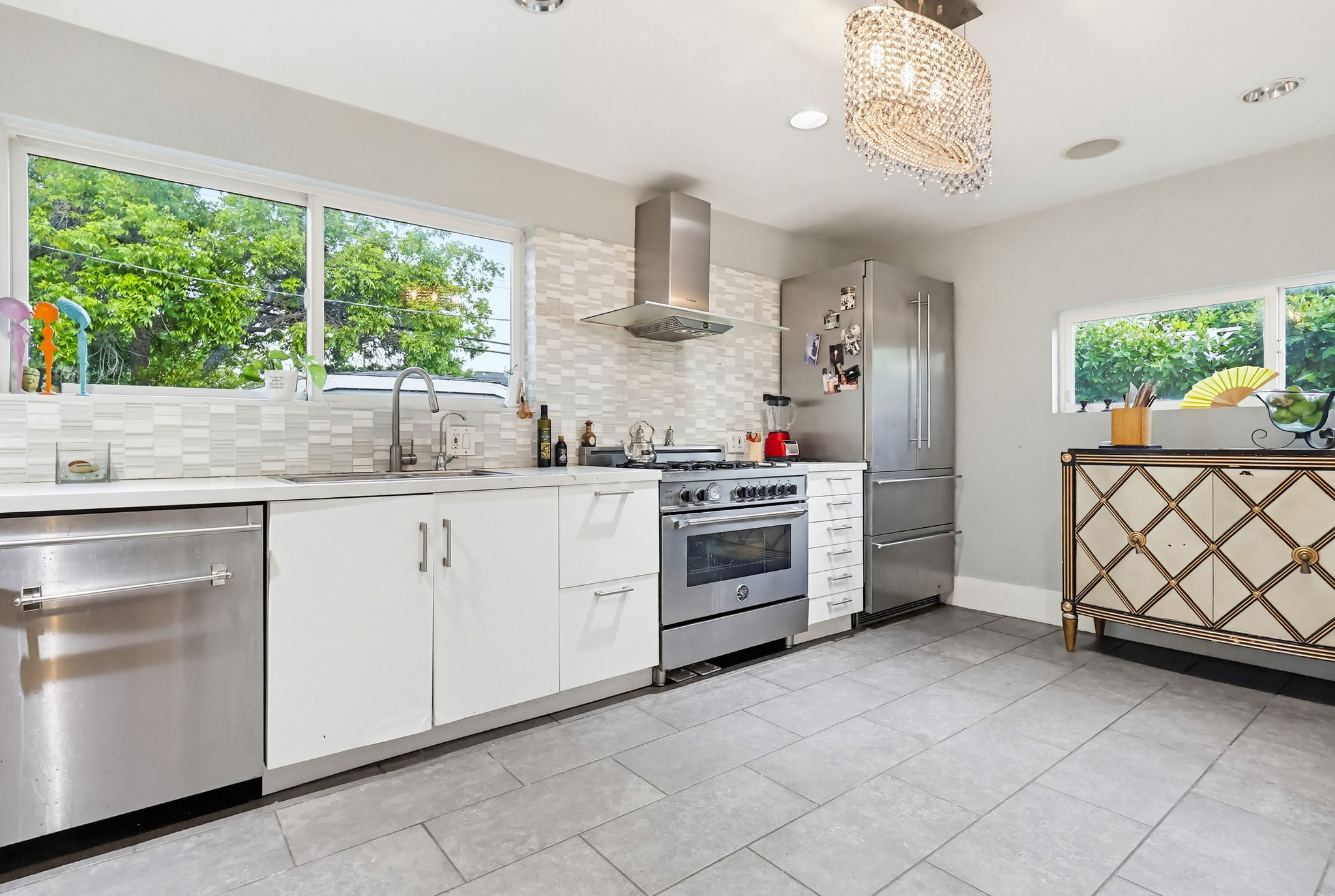 Virtual tour photo 56 of 119 for 206 N Wilton Pl