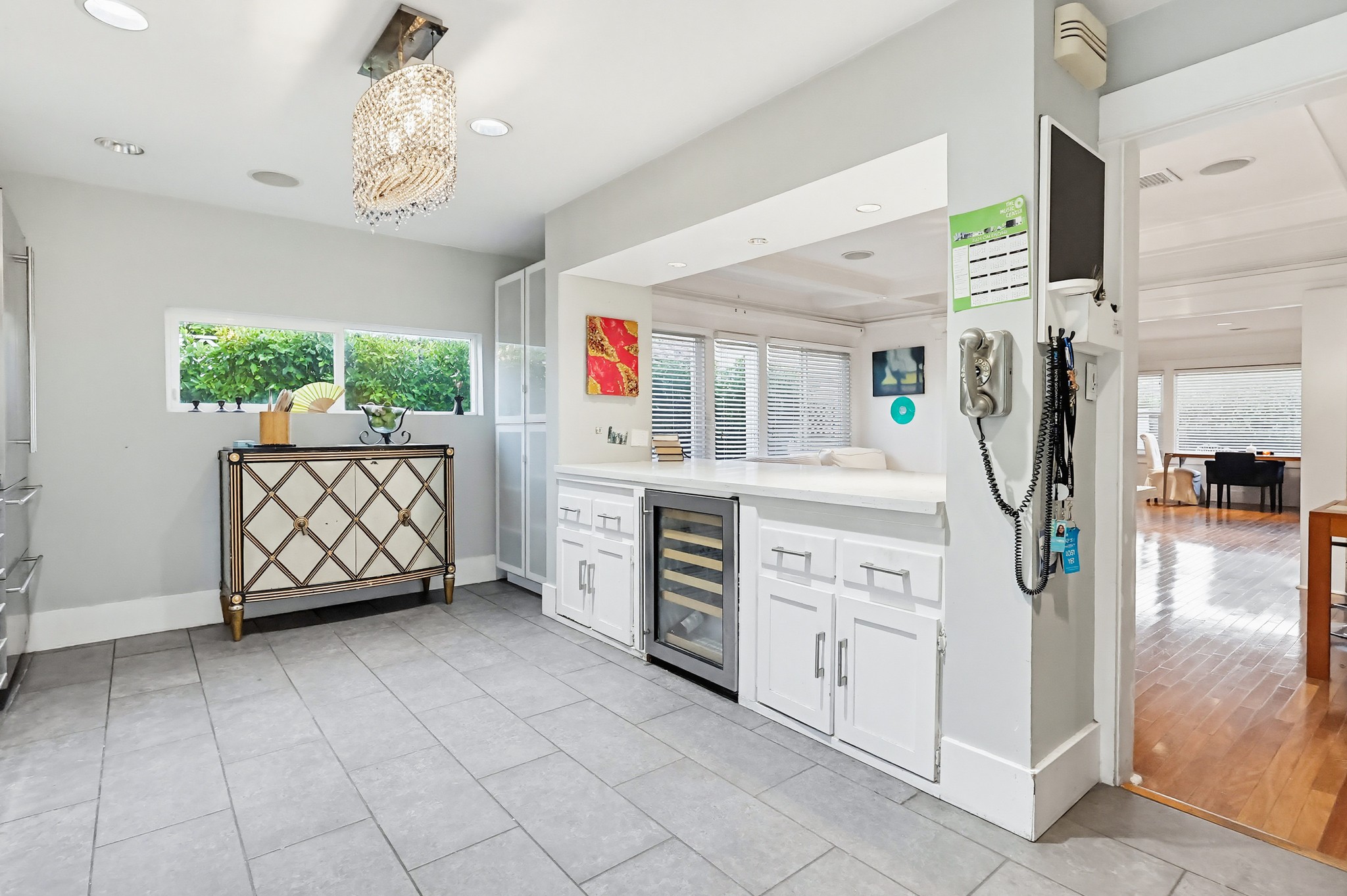 Virtual tour photo 58 of 119 for 206 N Wilton Pl