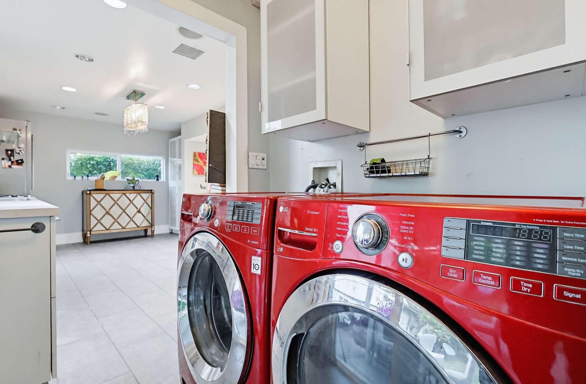 Virtual tour photo 63 of 119 for 206 N Wilton Pl