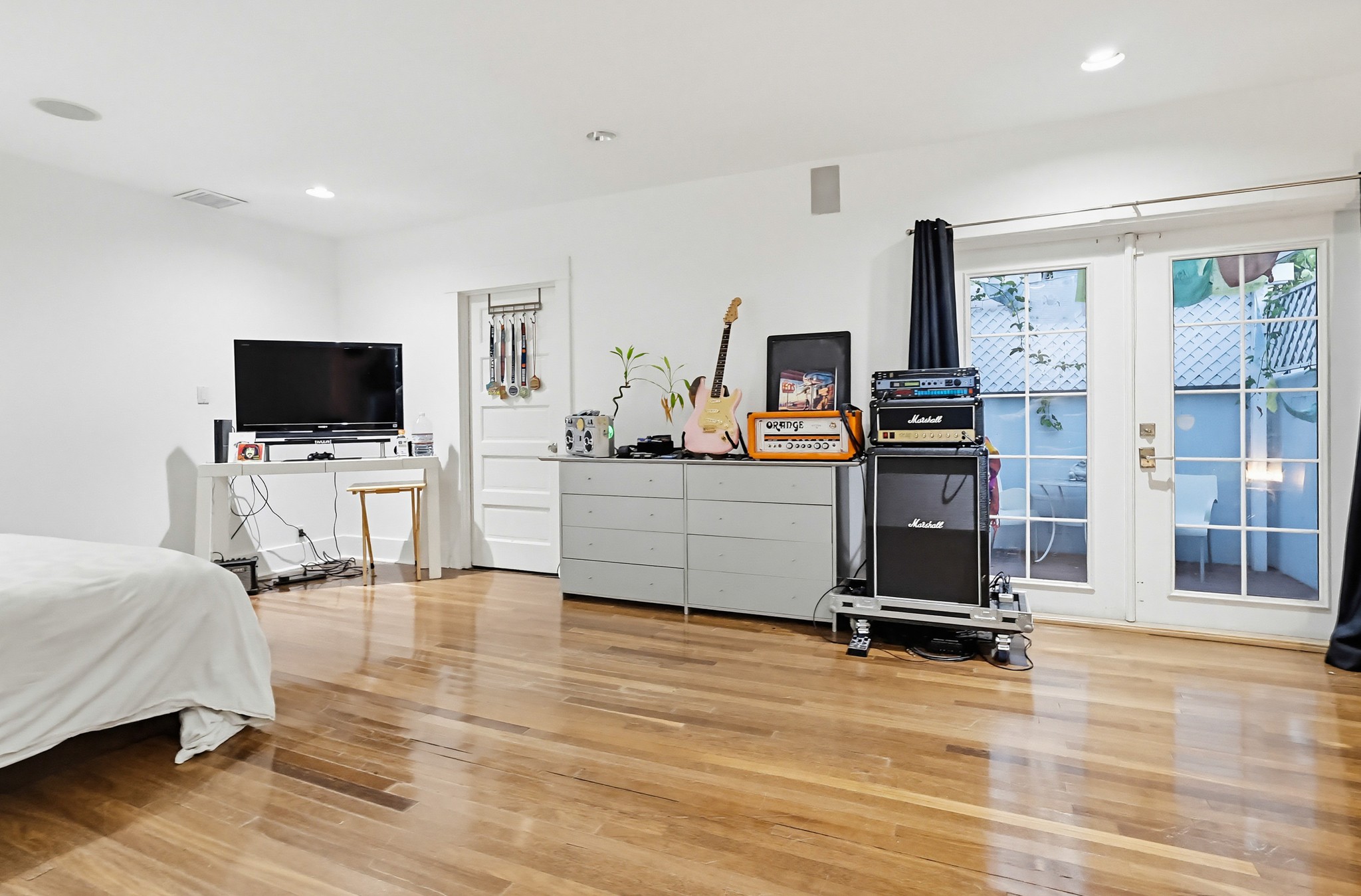 Virtual tour photo 67 of 119 for 206 N Wilton Pl