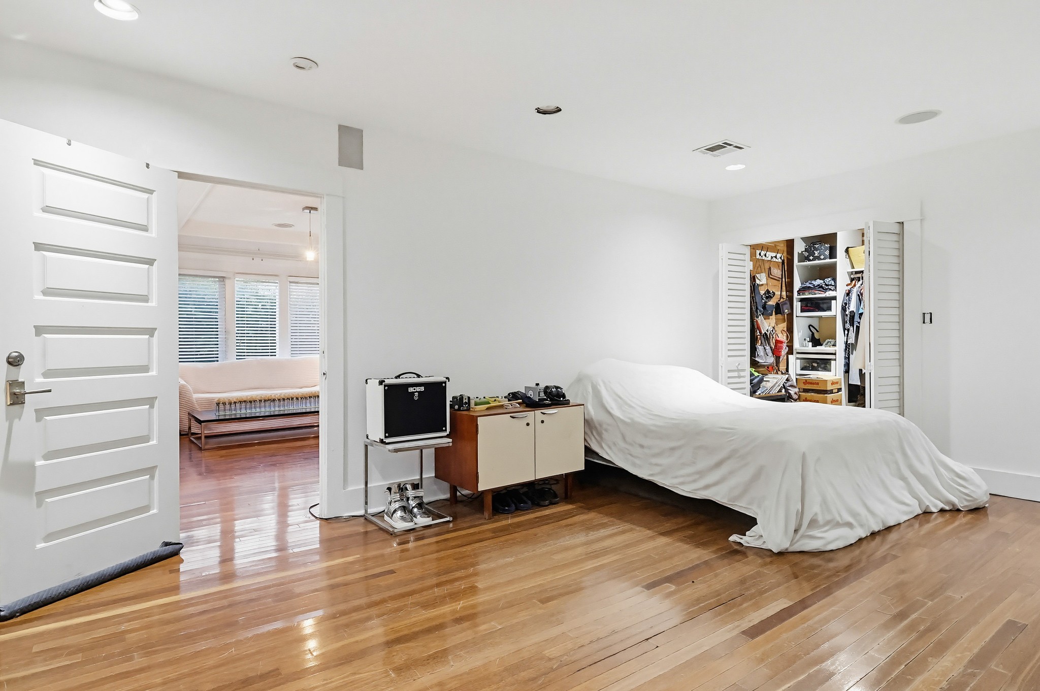Virtual tour photo 70 of 119 for 206 N Wilton Pl