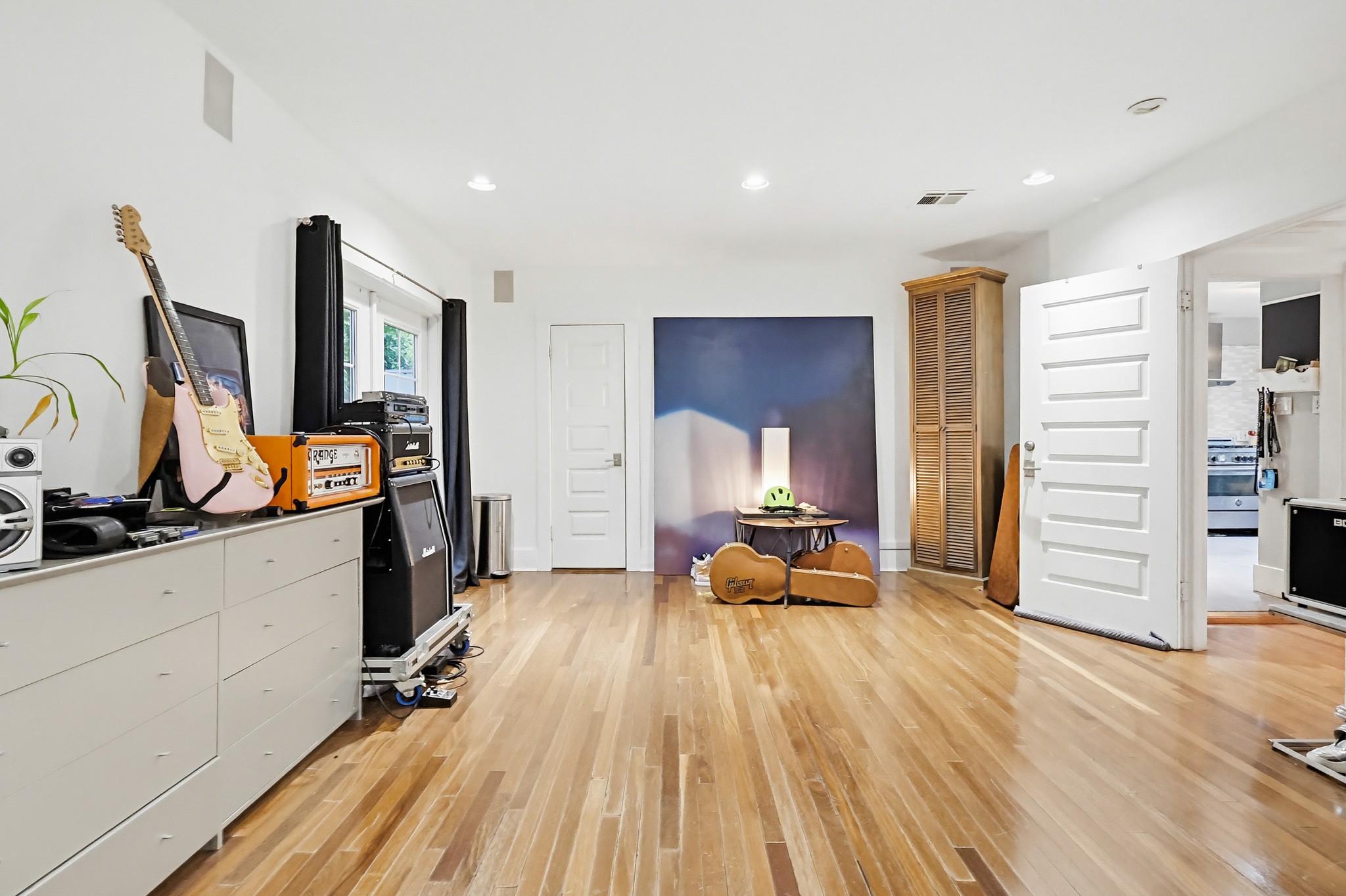 Virtual tour photo 72 of 119 for 206 N Wilton Pl