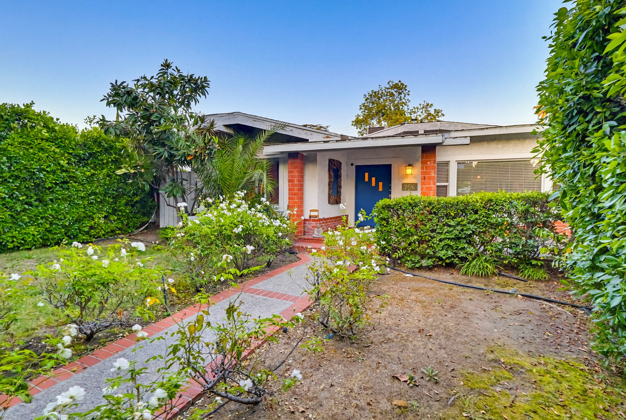 Virtual tour photo 95 of 119 for 206 N Wilton Pl