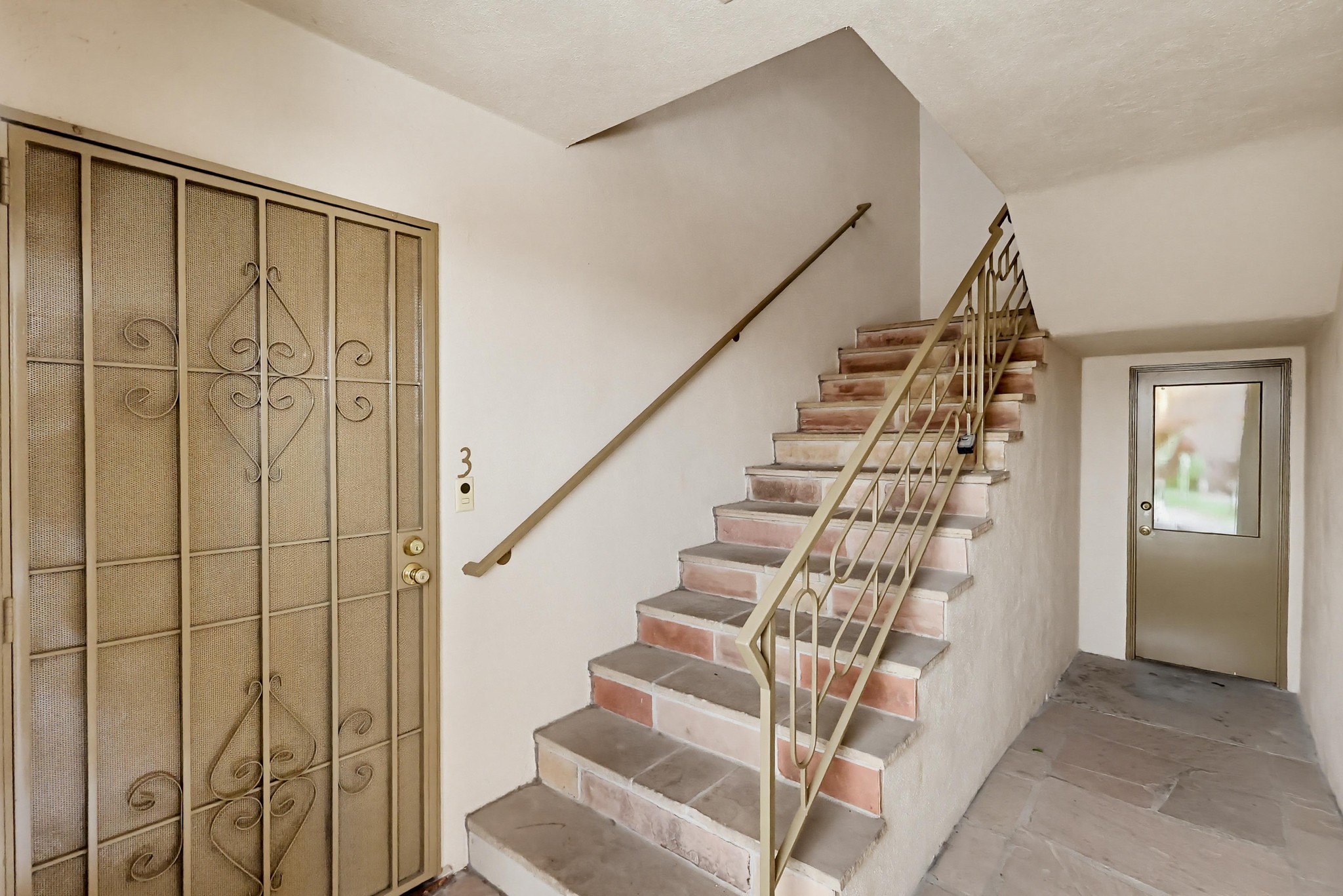 Virtual tour photo 8 of 45 for 2060 E 3rd St Apt 3
