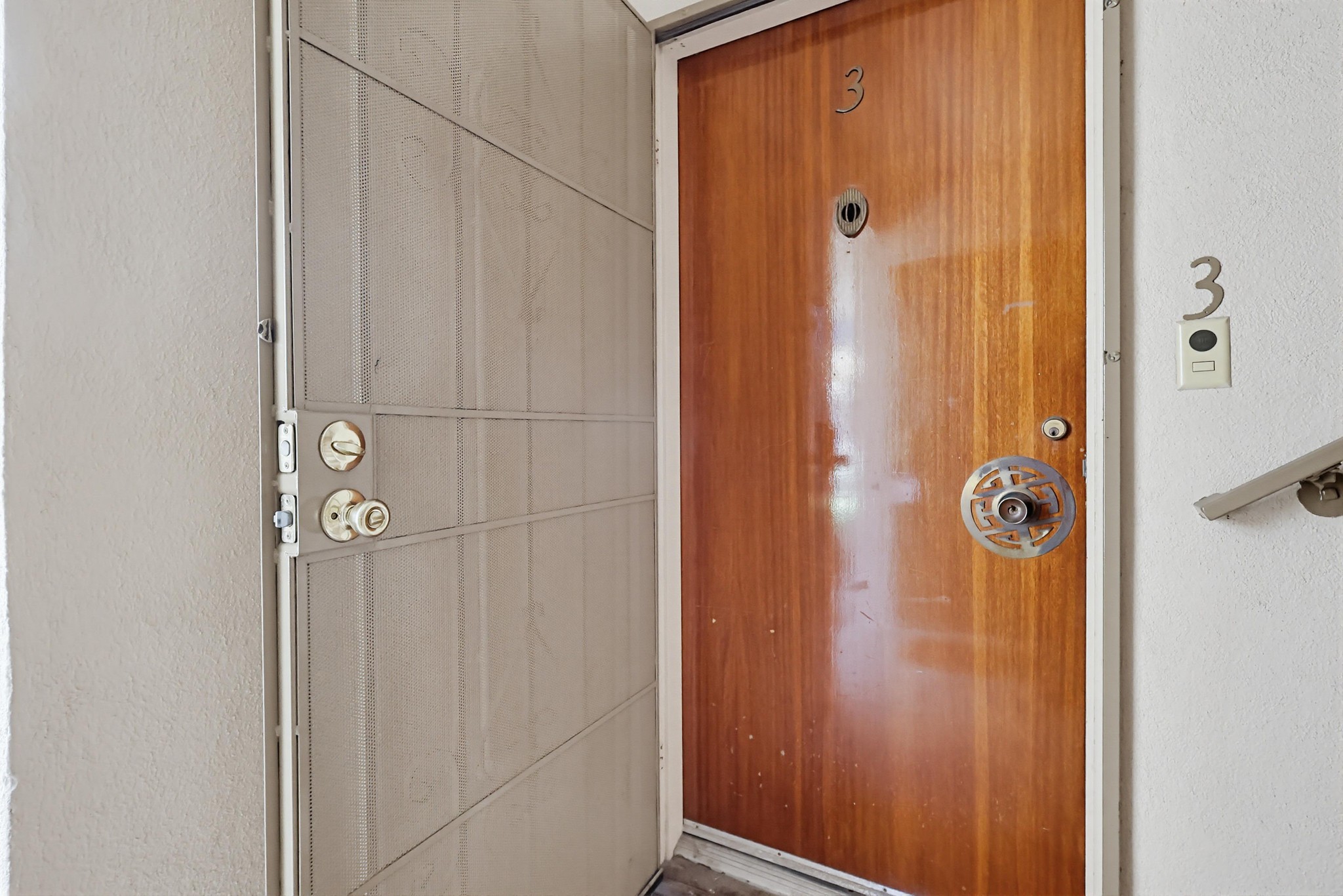 Virtual tour photo 9 of 45 for 2060 E 3rd St Apt 3