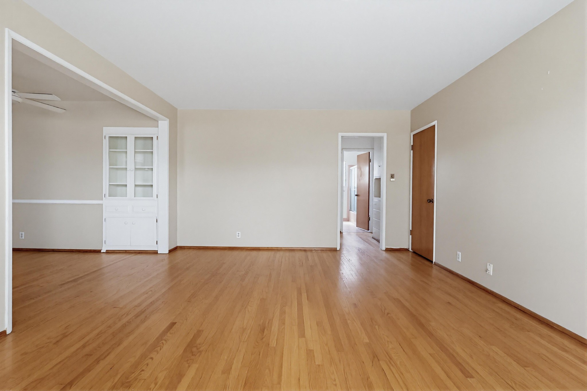 Virtual tour photo 11 of 45 for 2060 E 3rd St Apt 3