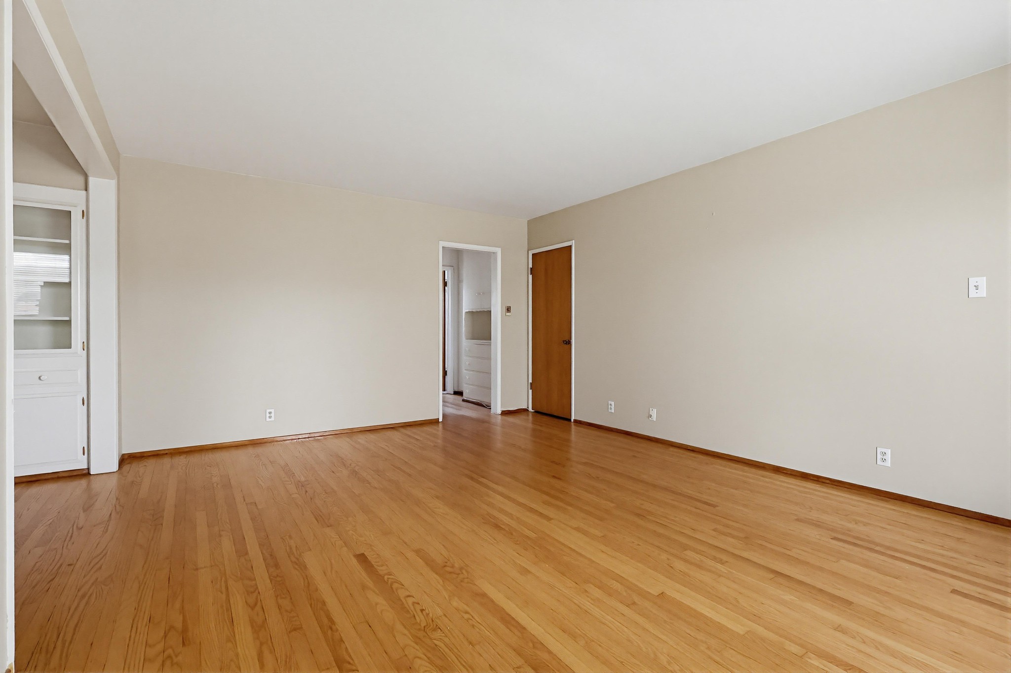 Virtual tour photo 12 of 45 for 2060 E 3rd St Apt 3