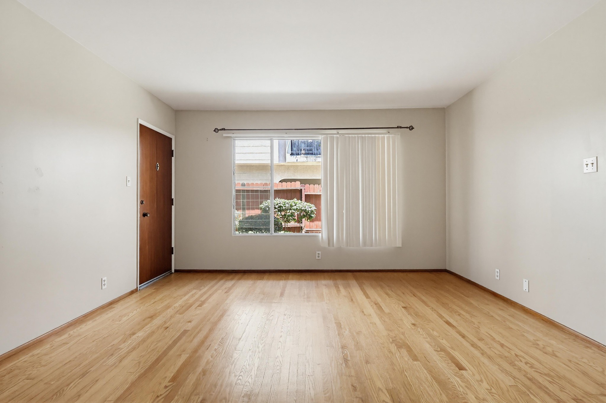 Virtual tour photo 14 of 45 for 2060 E 3rd St Apt 3