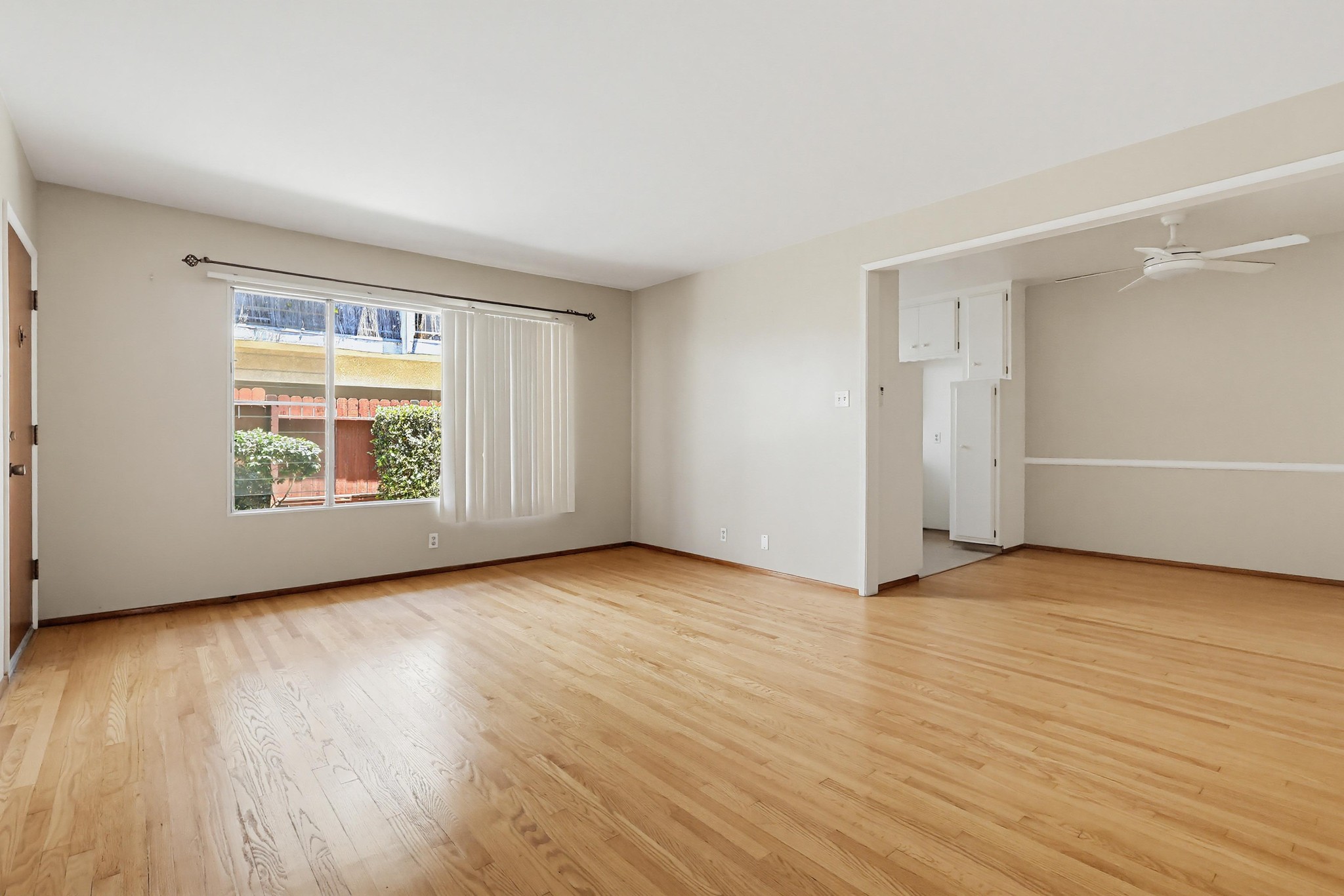 Virtual tour photo 15 of 45 for 2060 E 3rd St Apt 3