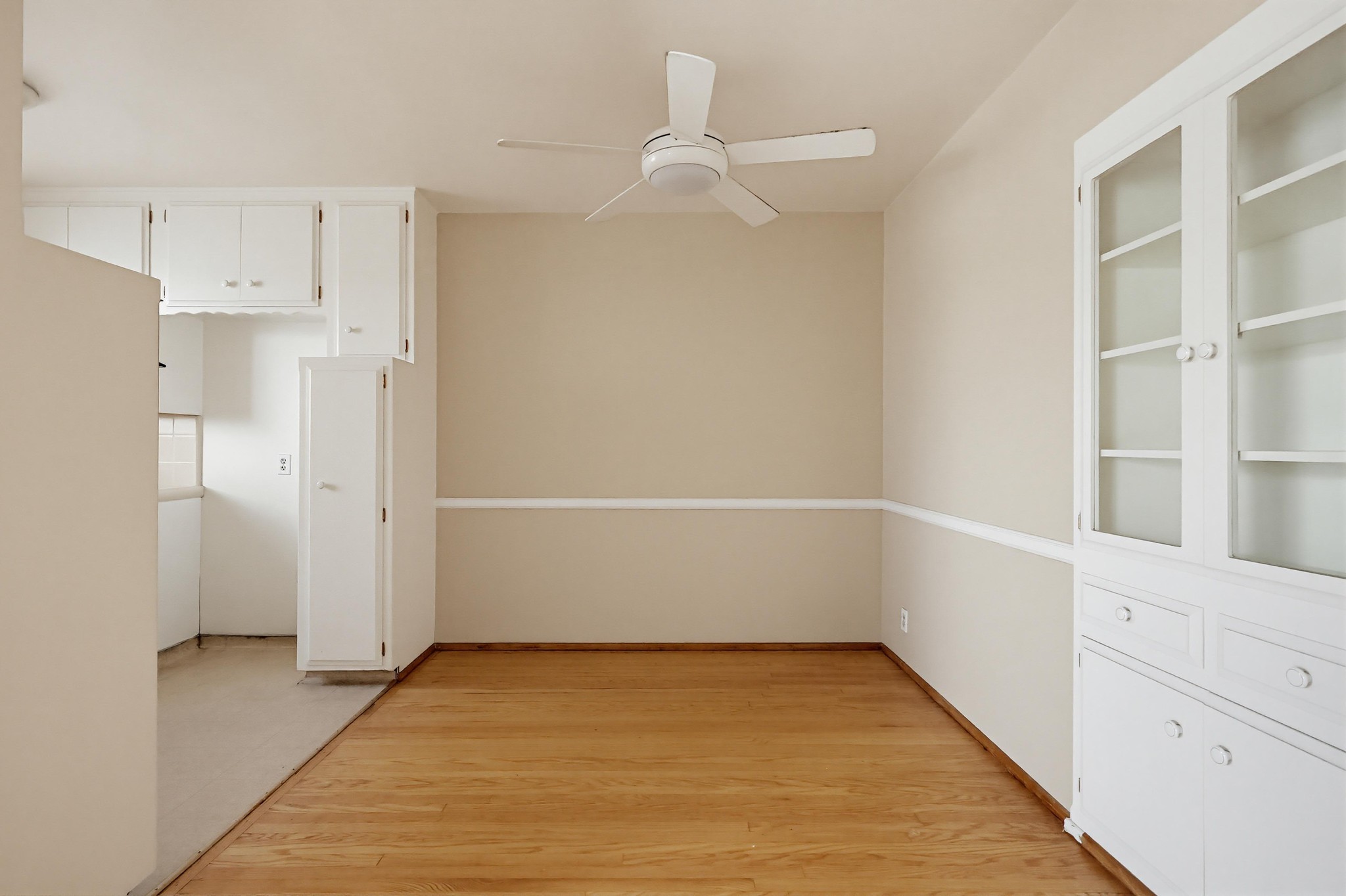 Virtual tour photo 17 of 45 for 2060 E 3rd St Apt 3