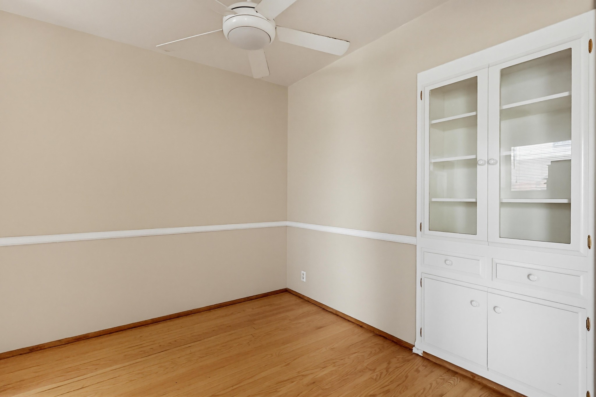 Virtual tour photo 18 of 45 for 2060 E 3rd St Apt 3