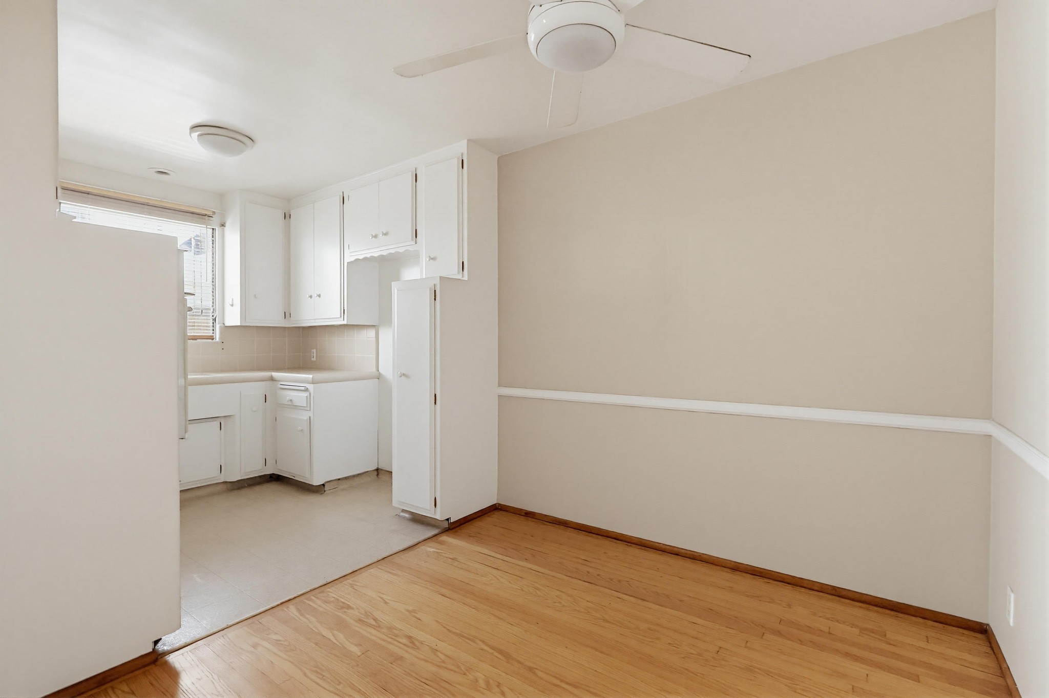 Virtual tour photo 19 of 45 for 2060 E 3rd St Apt 3