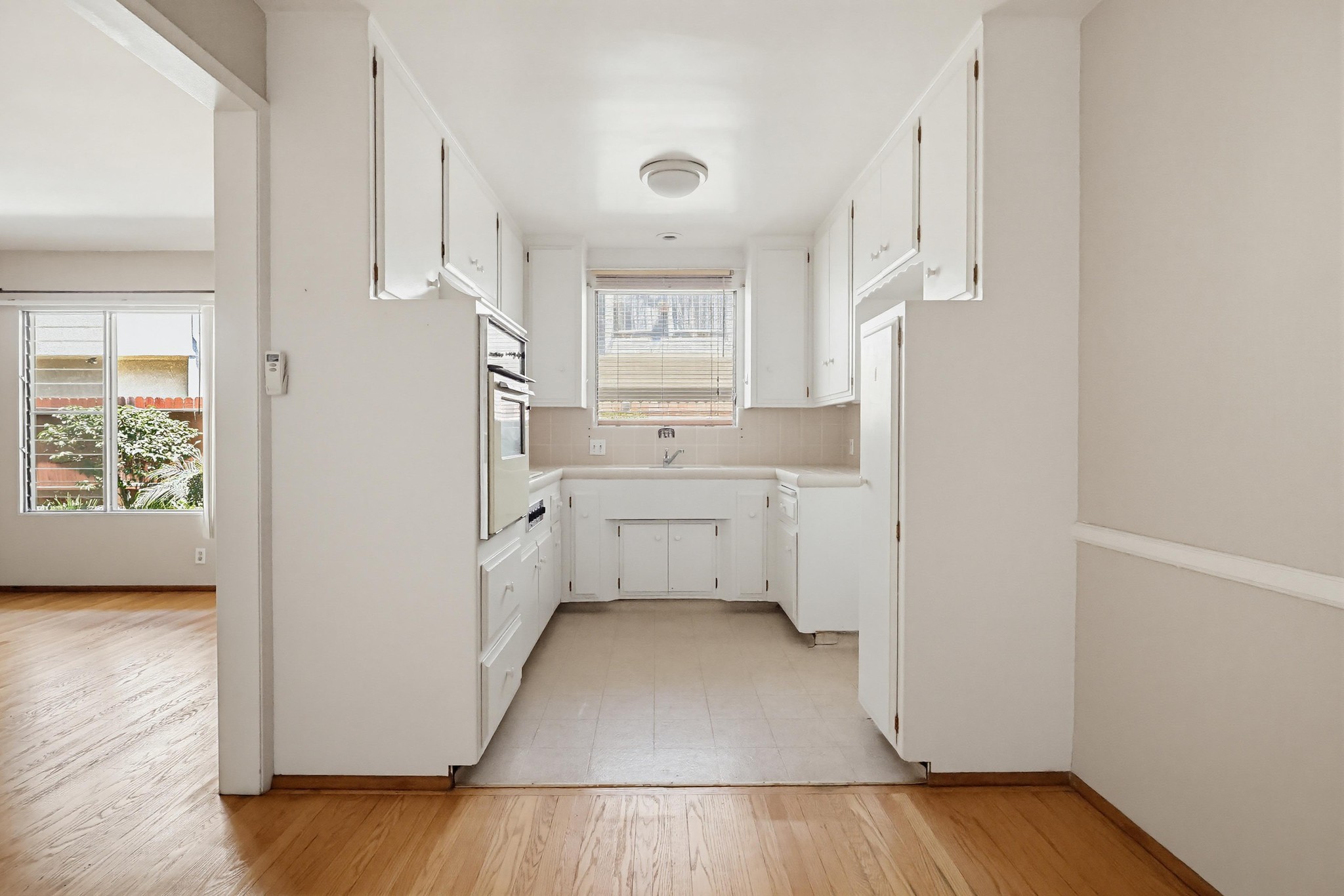 Virtual tour photo 20 of 45 for 2060 E 3rd St Apt 3