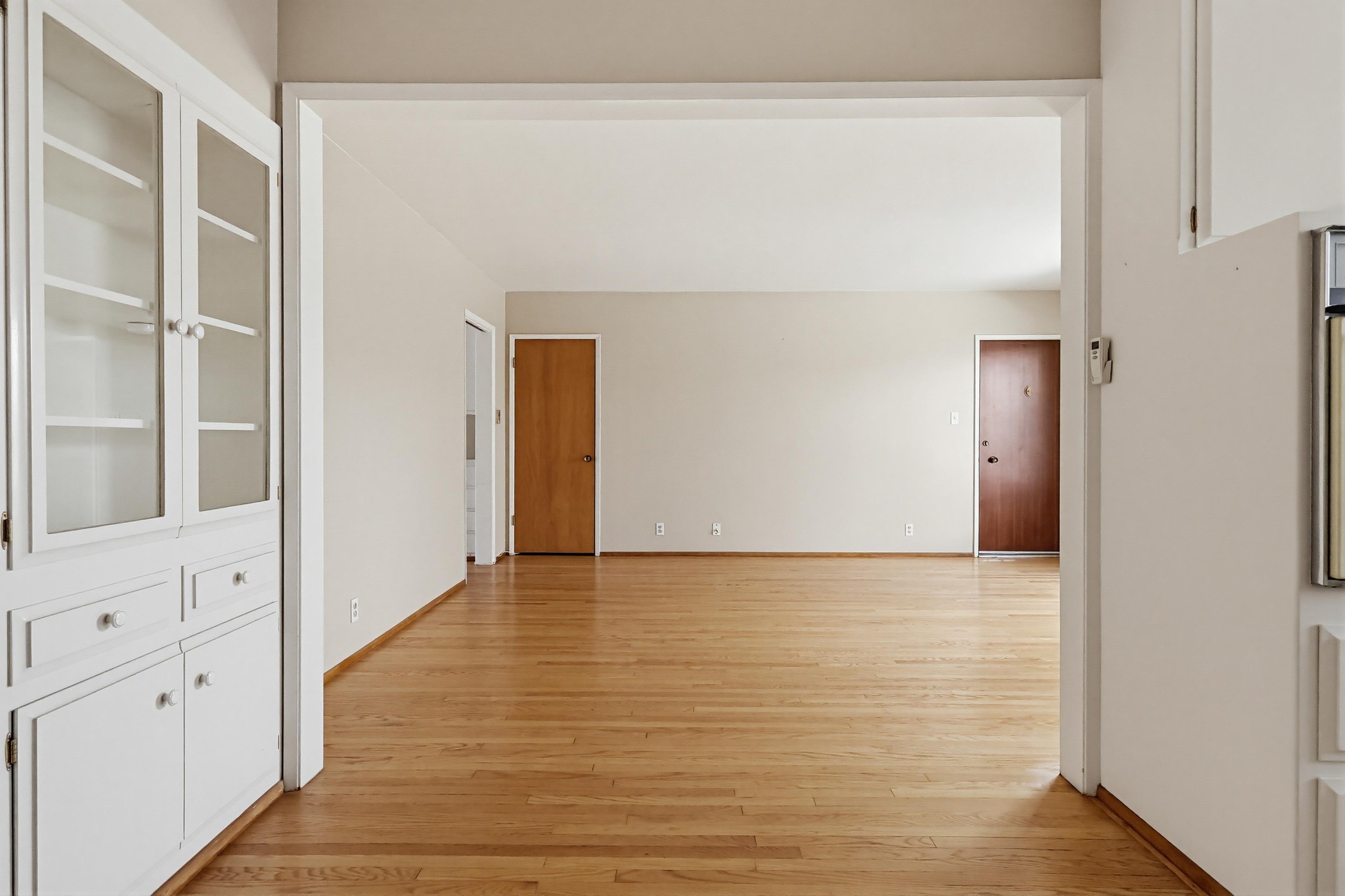 Virtual tour photo 22 of 45 for 2060 E 3rd St Apt 3