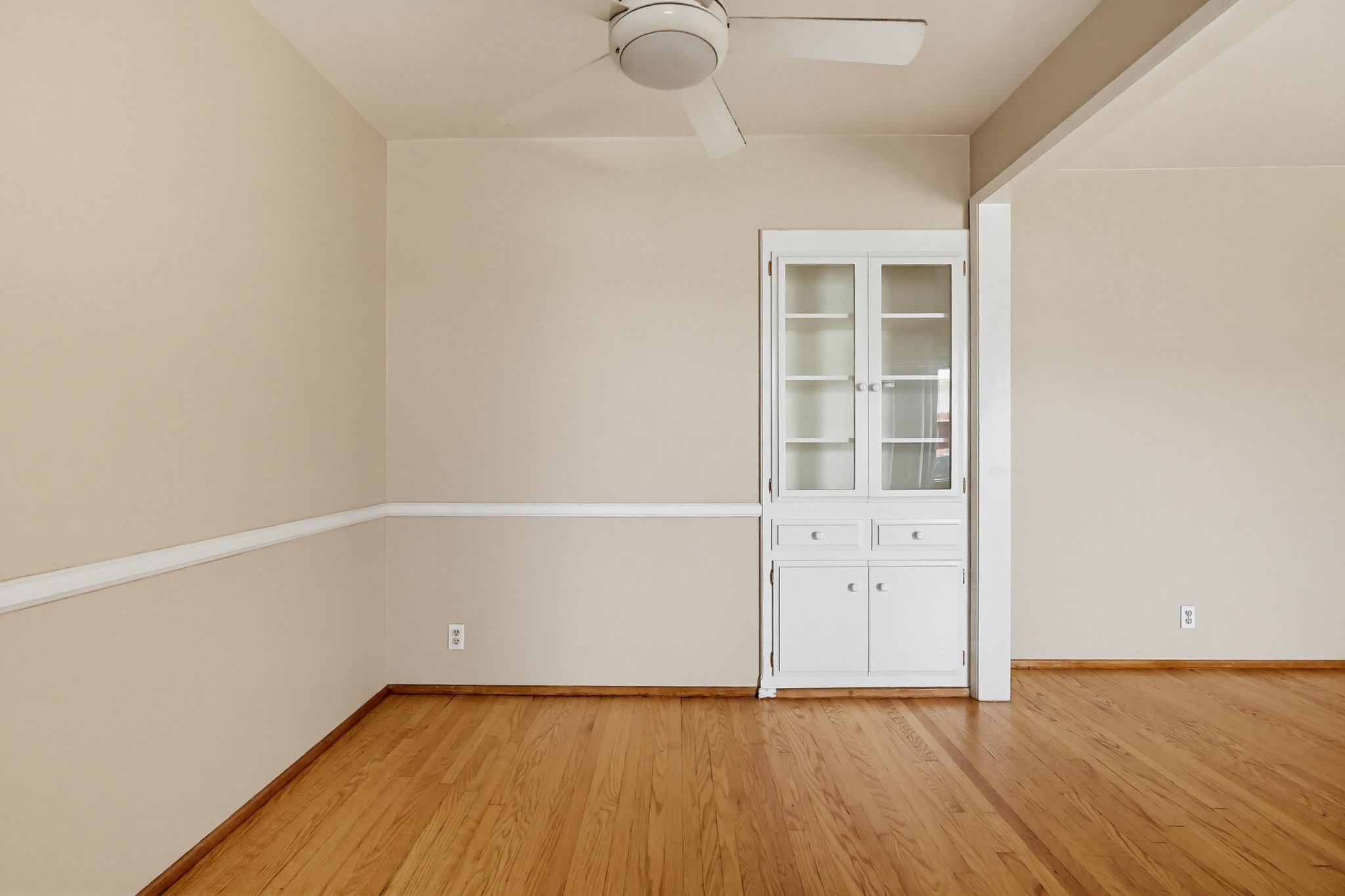 Virtual tour photo 23 of 45 for 2060 E 3rd St Apt 3