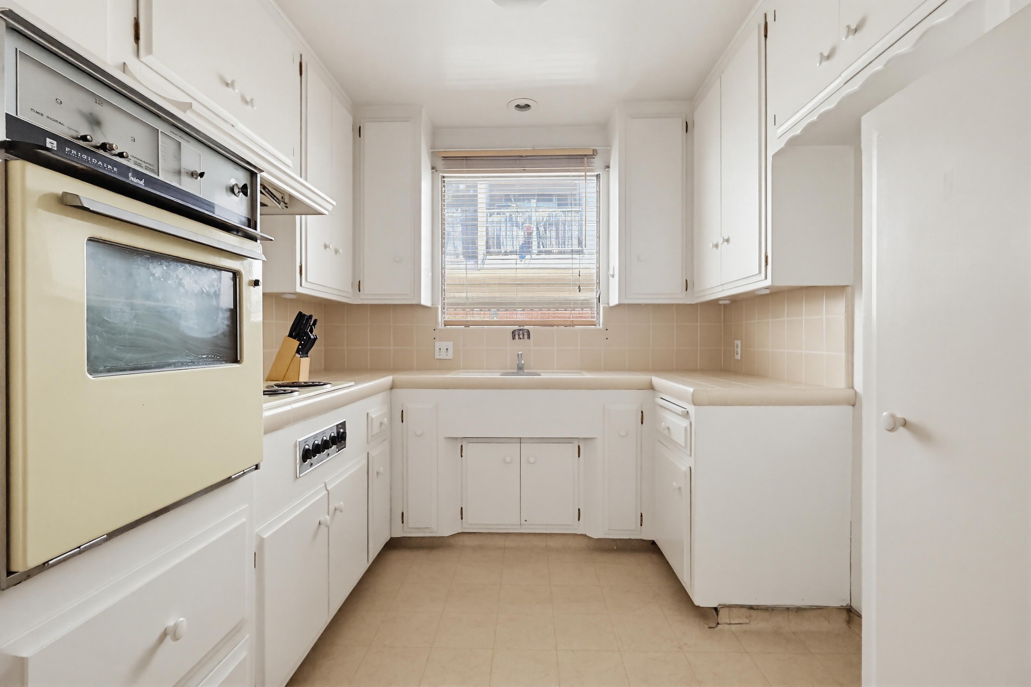 Virtual tour photo 24 of 45 for 2060 E 3rd St Apt 3