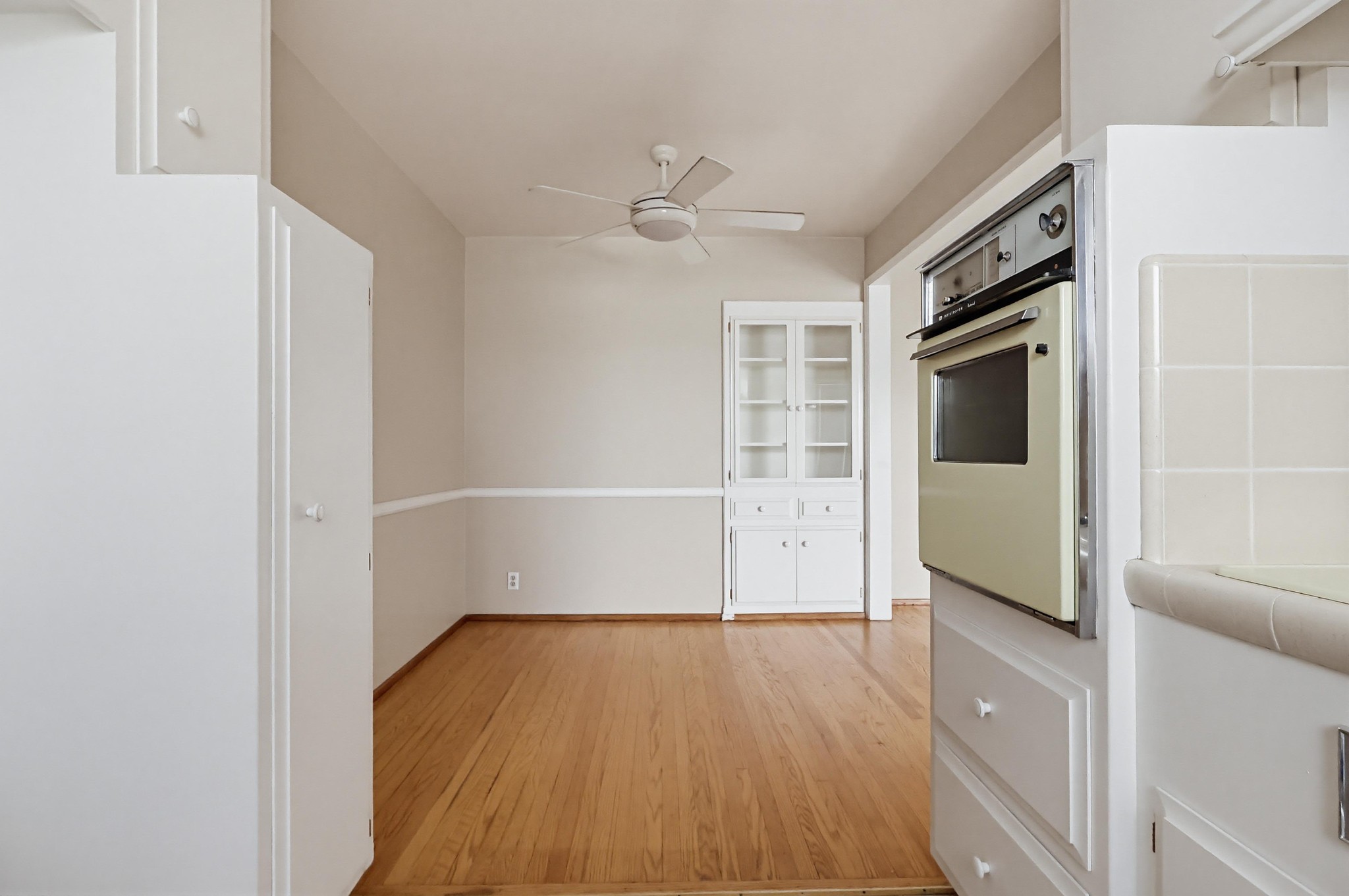 Virtual tour photo 28 of 45 for 2060 E 3rd St Apt 3