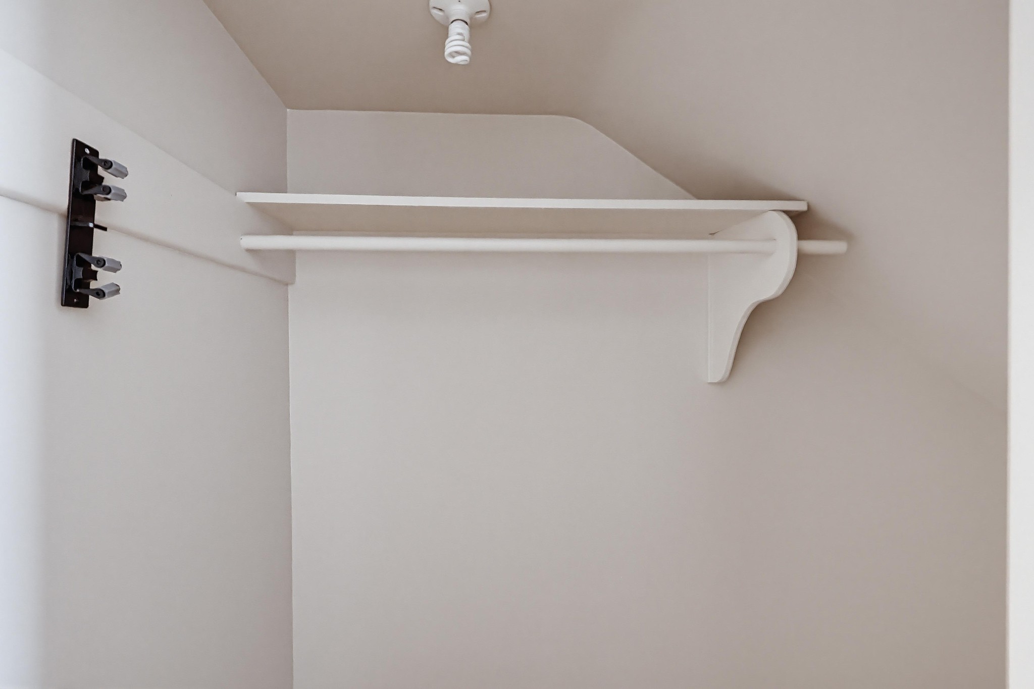 Virtual tour photo 29 of 45 for 2060 E 3rd St Apt 3