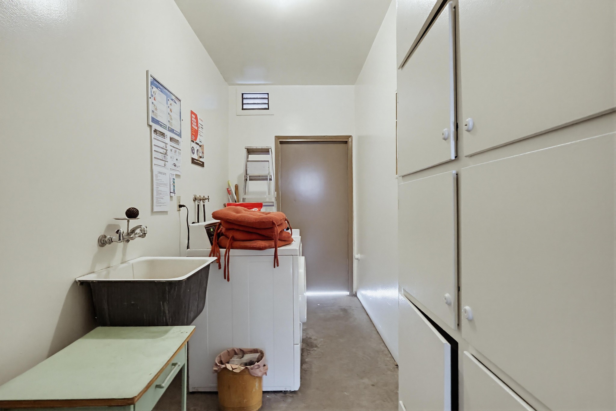 Virtual tour photo 40 of 45 for 2060 E 3rd St Apt 3