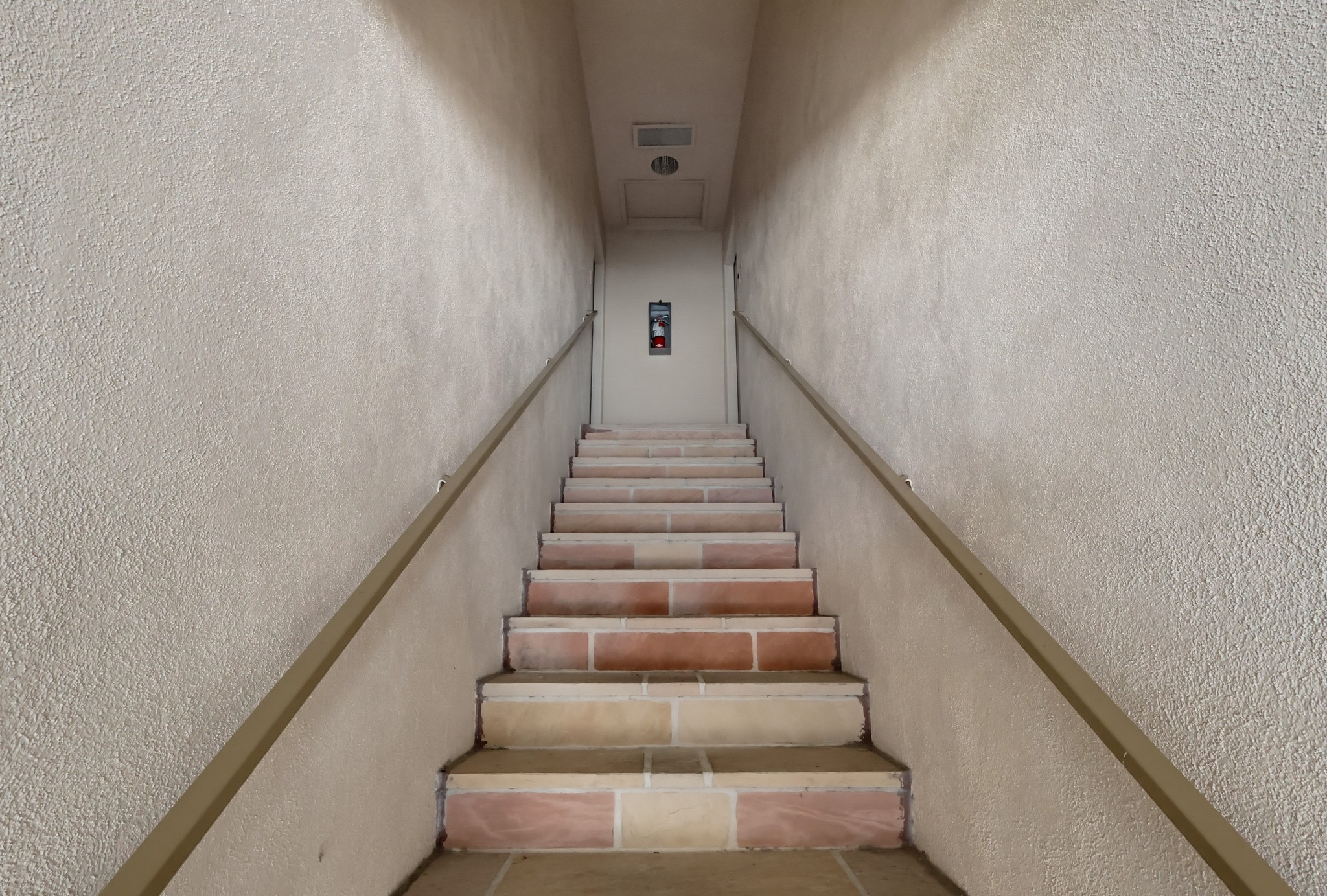 Virtual tour photo 5 of 54 for 2060 E 3rd St Apt 6