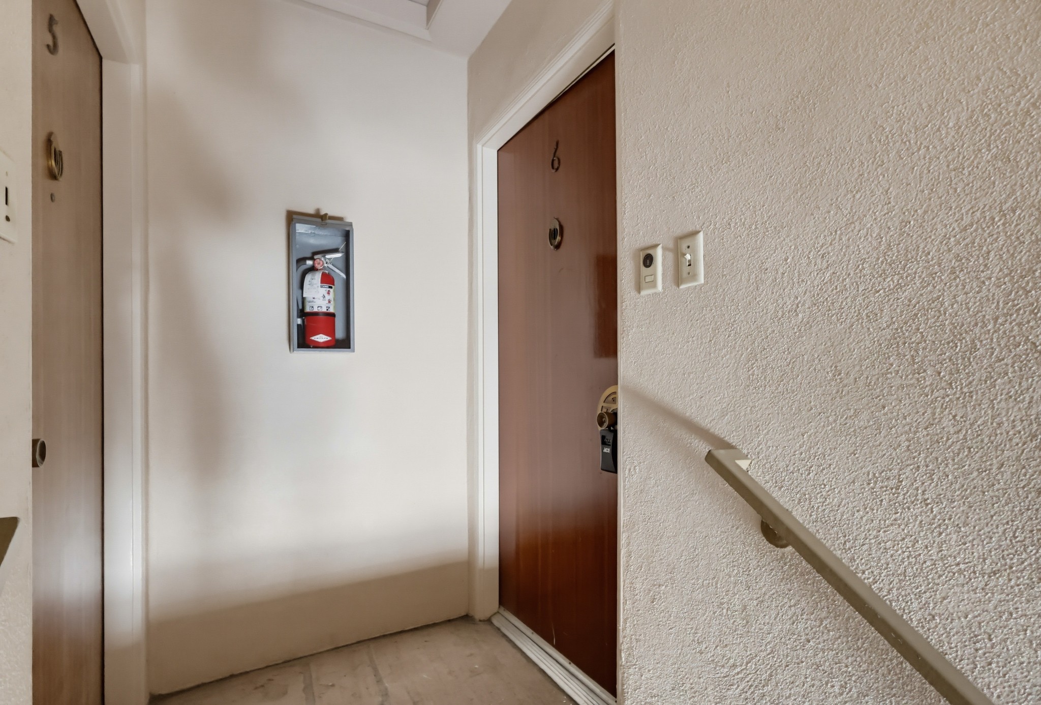 Virtual tour photo 6 of 54 for 2060 E 3rd St Apt 6