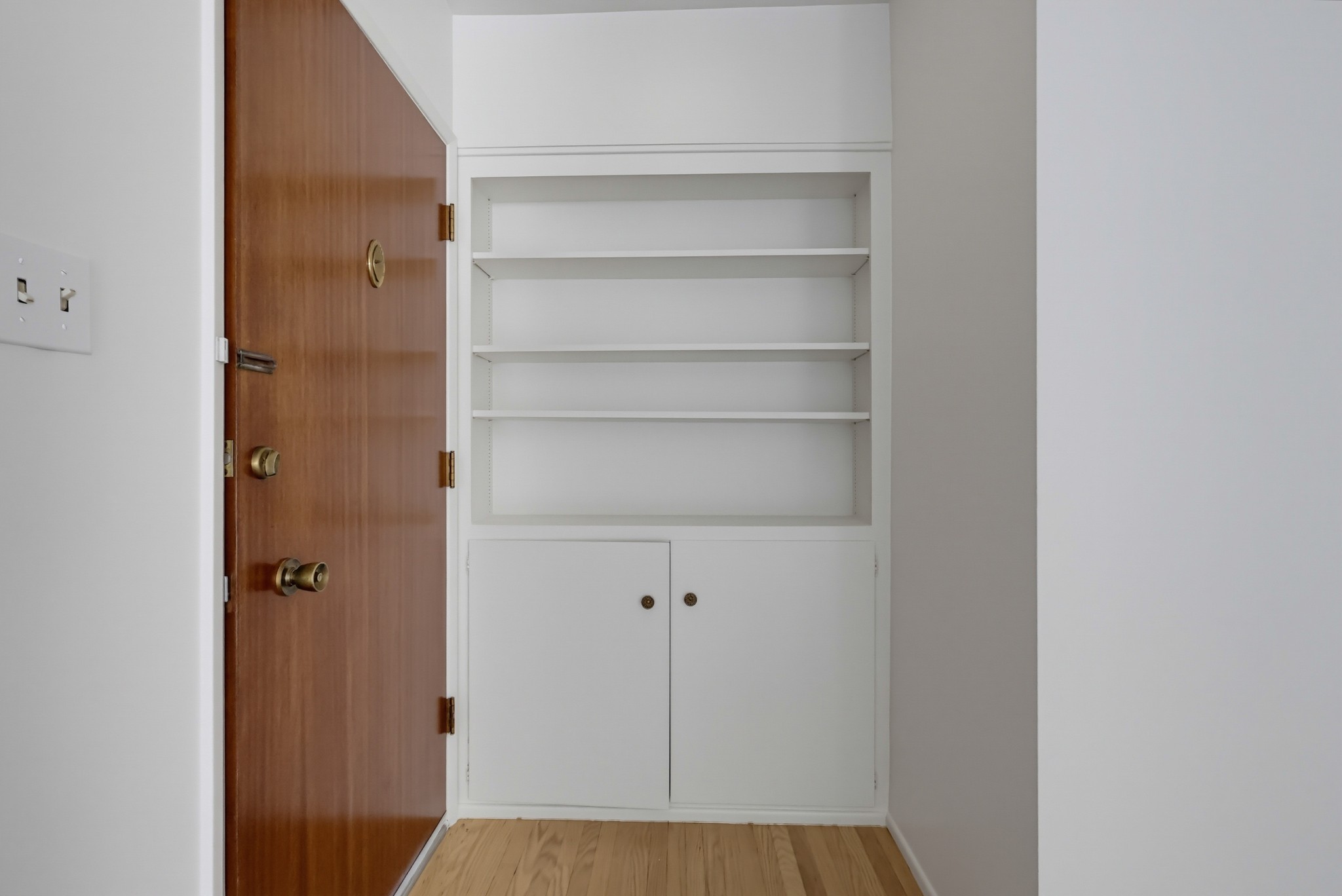 Virtual tour photo 7 of 54 for 2060 E 3rd St Apt 6